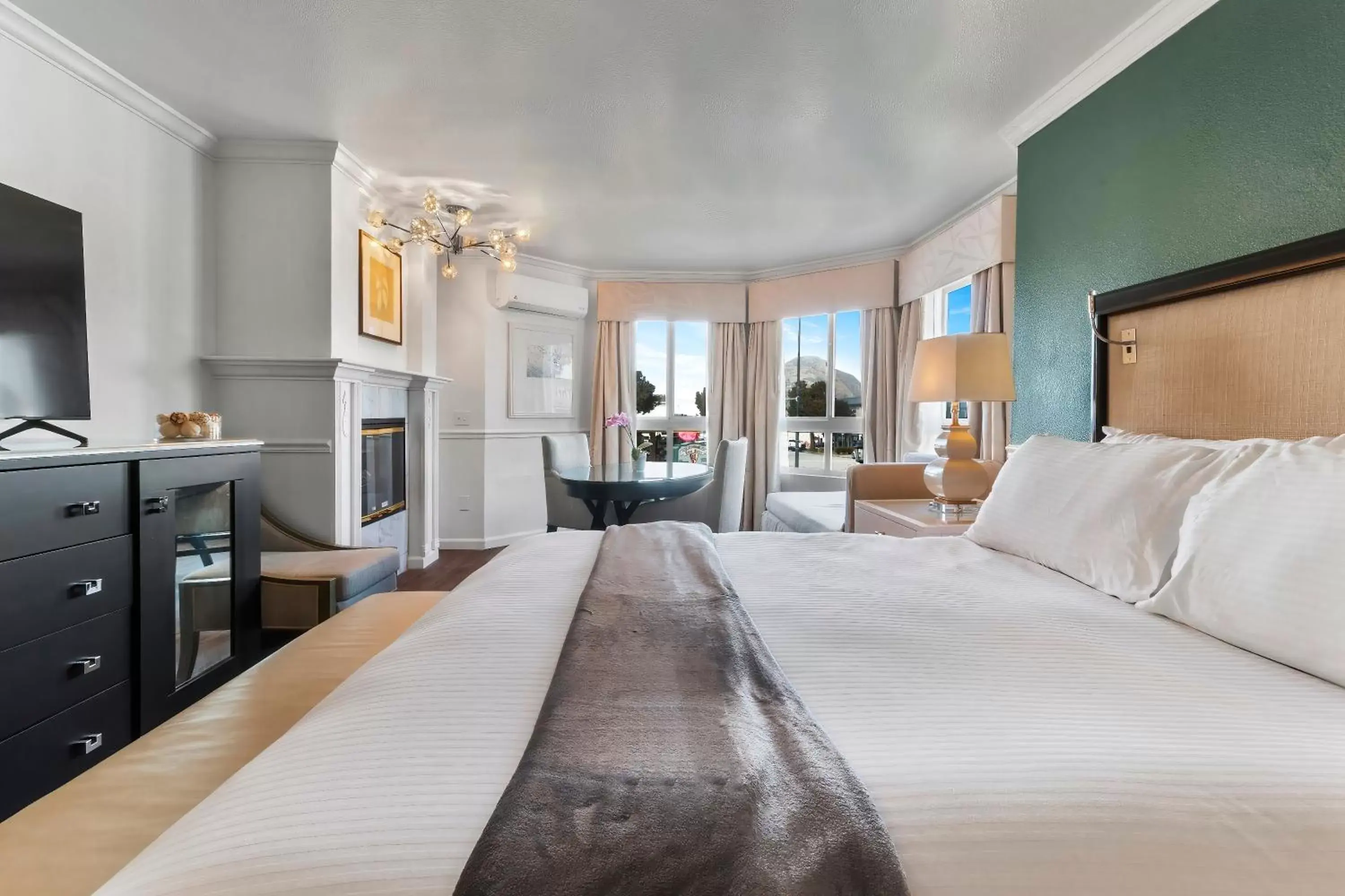 King Room with Sea View in Ascot Suites Morro Bay King Room with Sea View in Ascot Suites Morro Bay