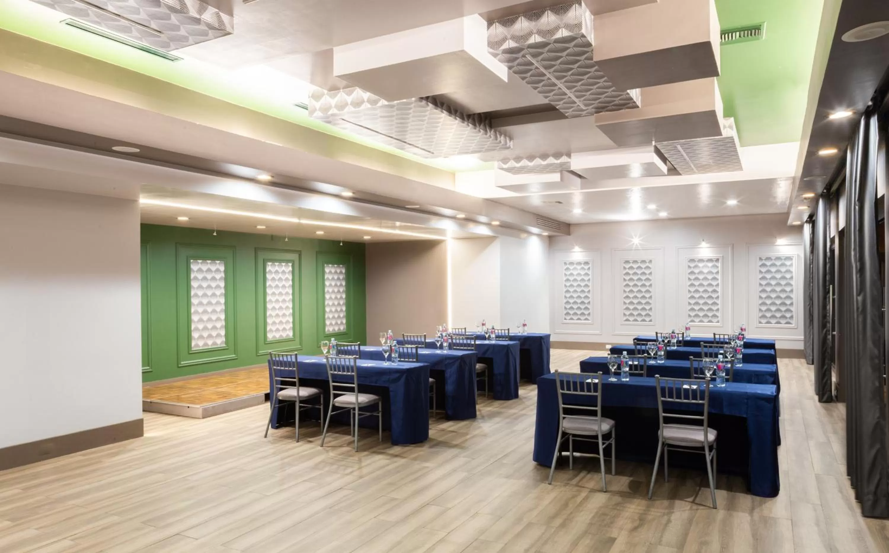 Banquet/Function facilities in Oro Verde Machala