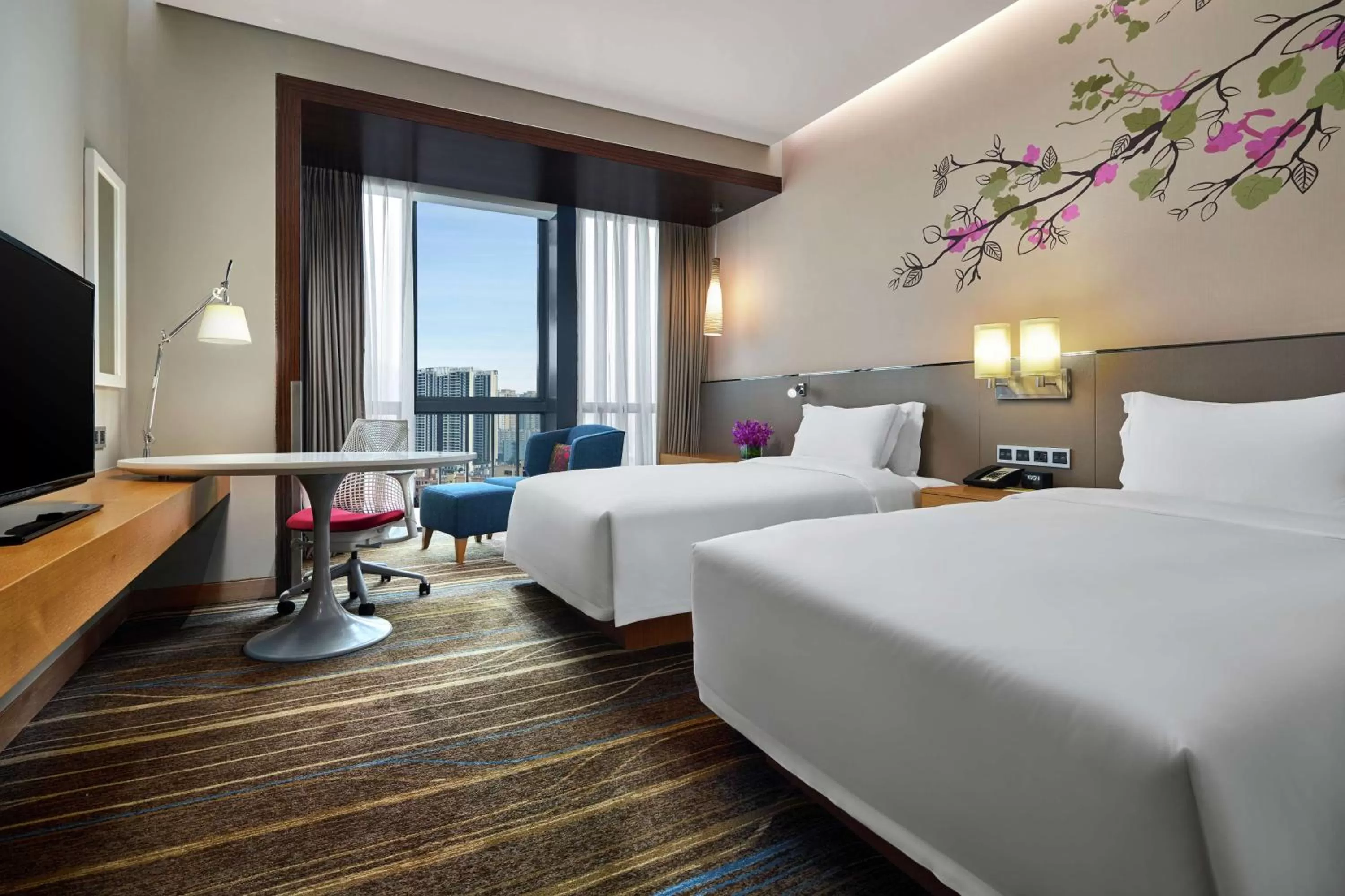 Bedroom, Bed in Hilton Garden Inn Shenzhen Bao'an