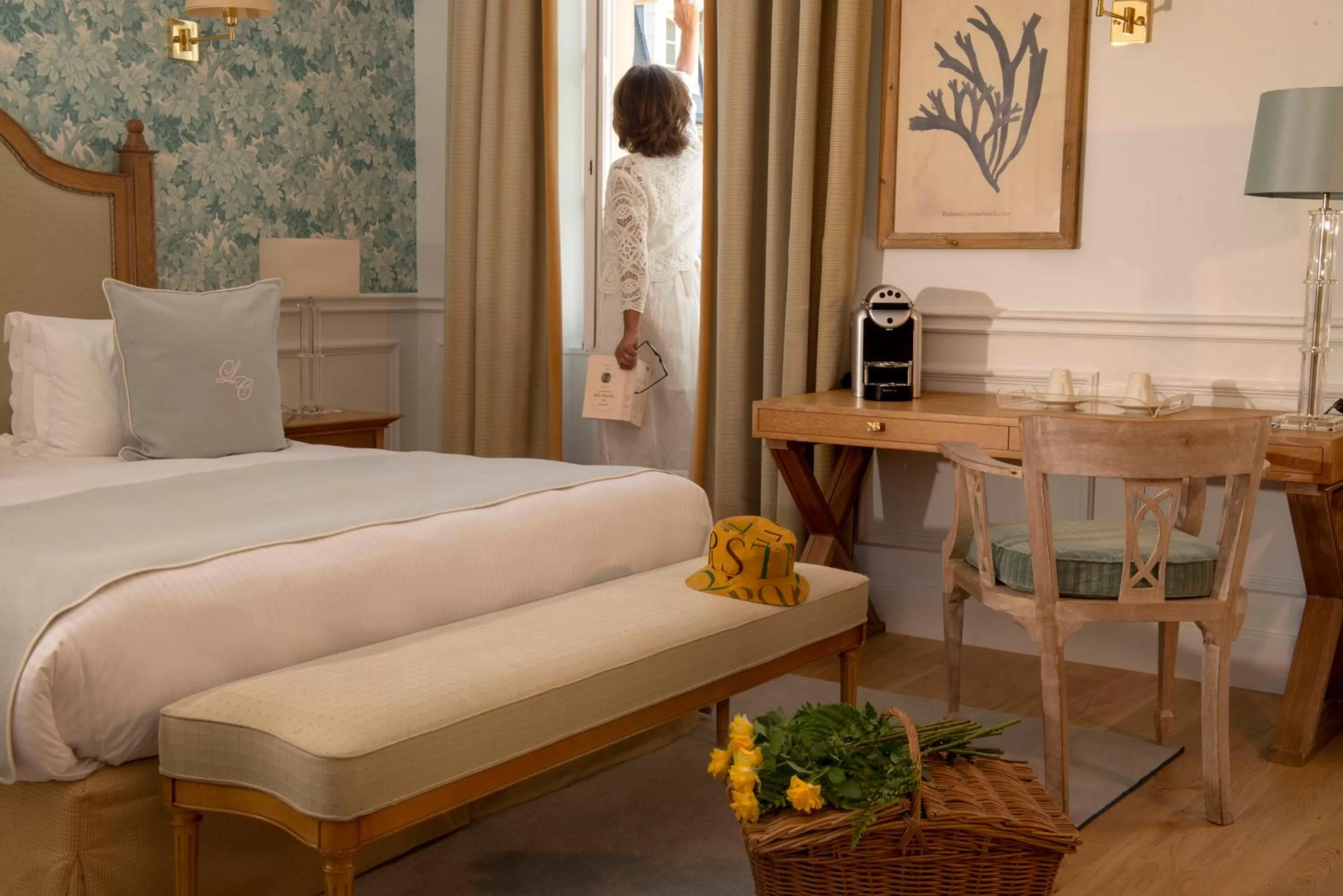 Photo of the whole room, Bed in Chateau La Cheneviere