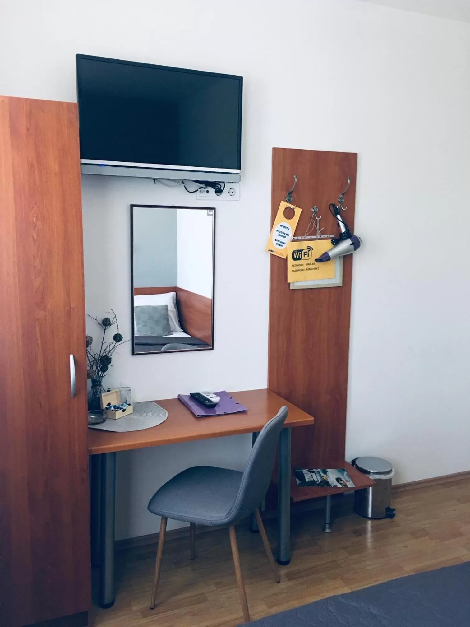 TV/Entertainment Center in Moto klub Brod