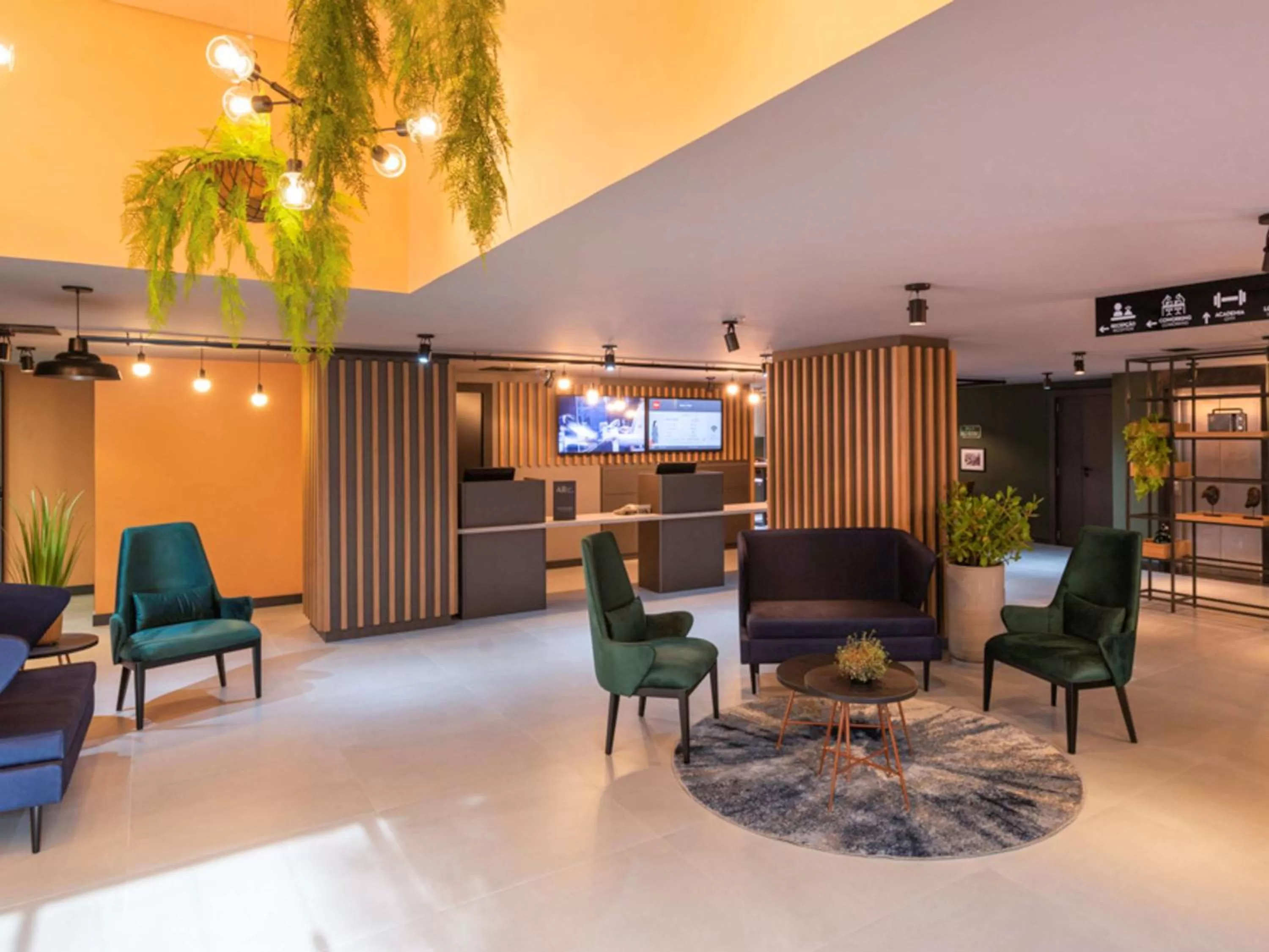 Lobby or reception in ibis Curitiba Batel