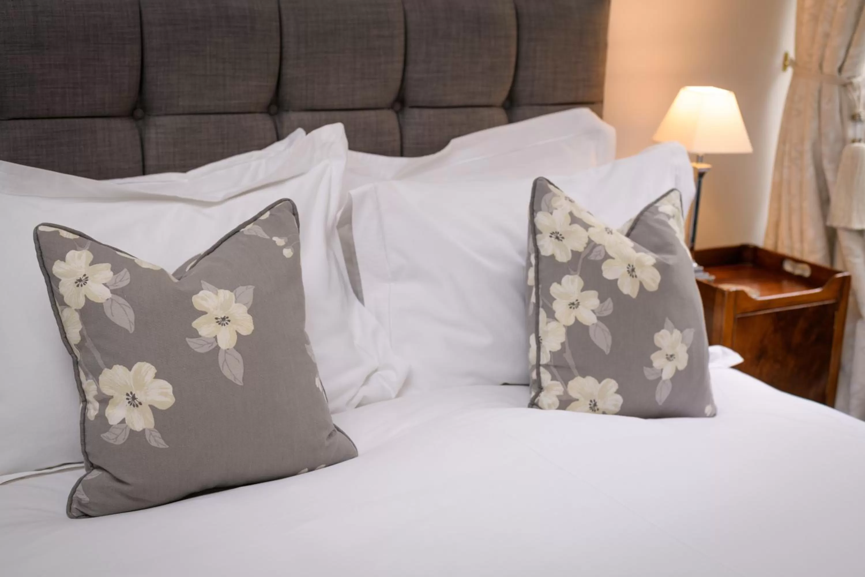 Bed in Lys-Na-Greyne Country House