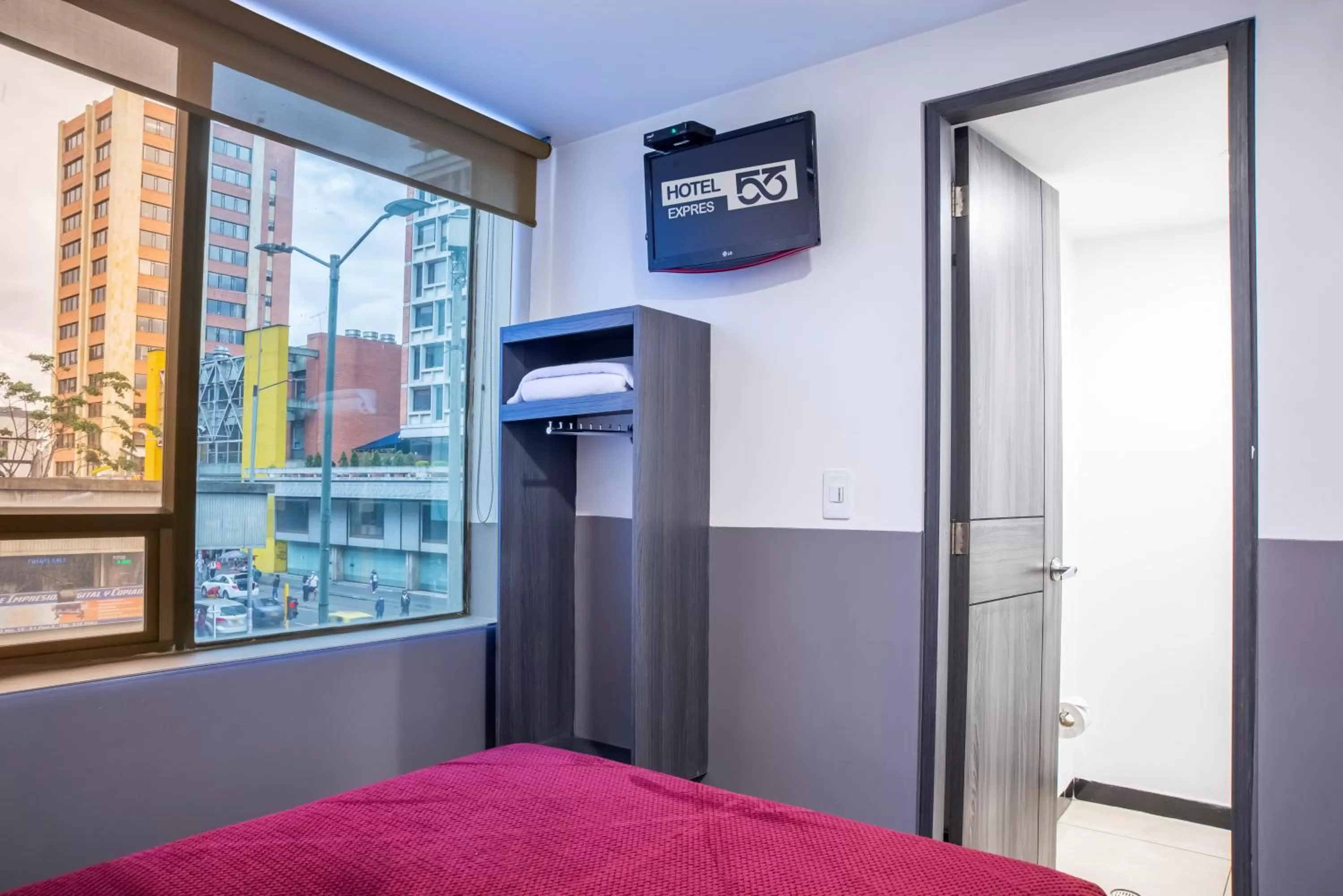 TV and multimedia, Bed in Hotel Express 53