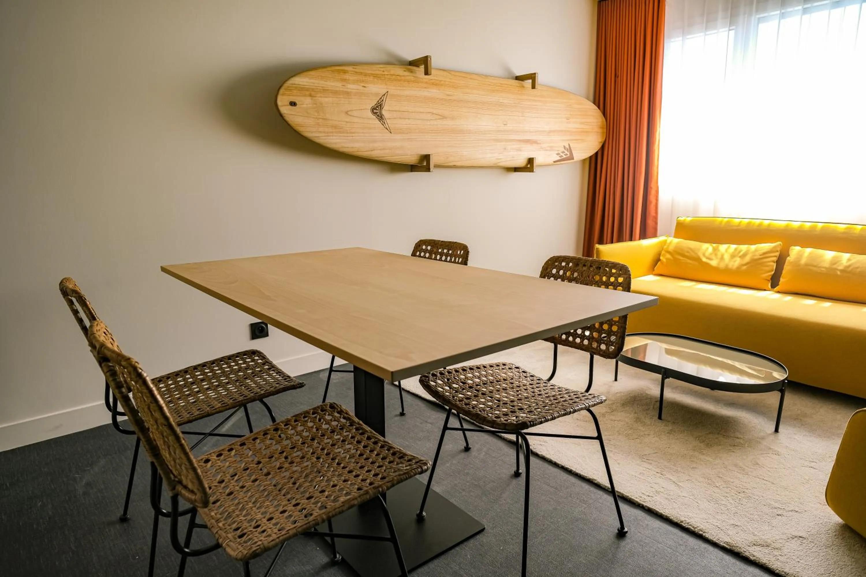 Dining area in ibis Styles Bordeaux Lac Bruges