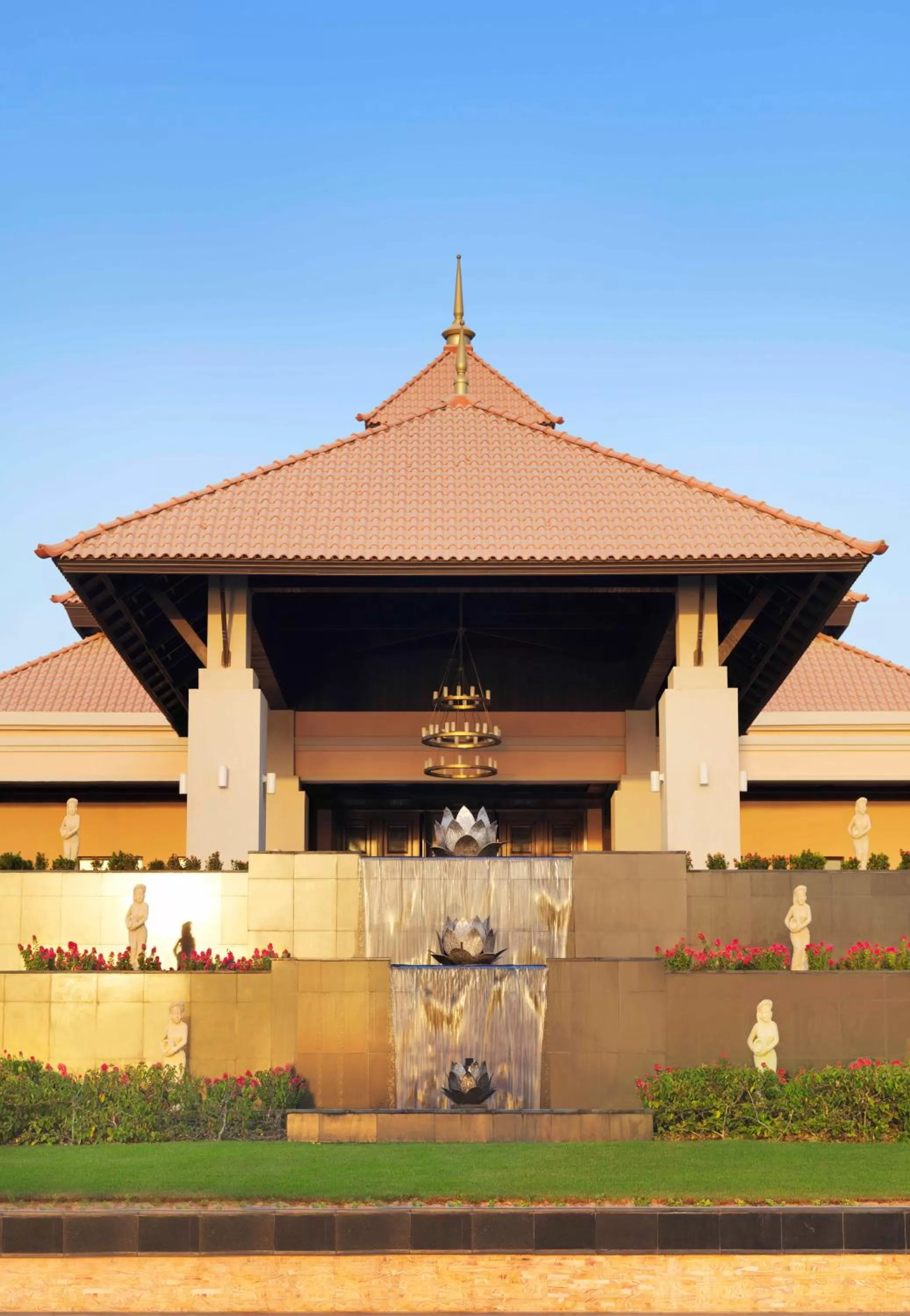 Facade/entrance in Anantara The Palm Dubai Resort