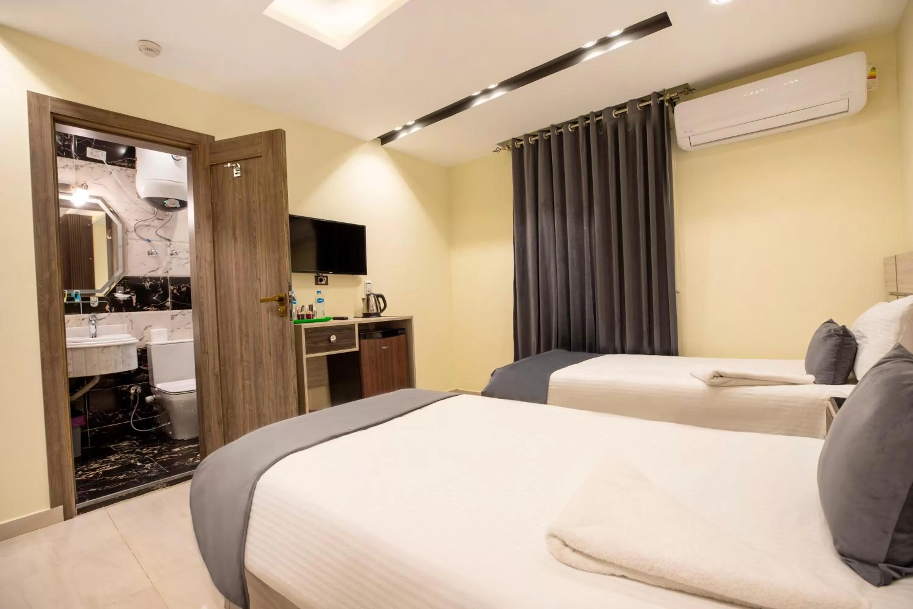 Bed in Brothers Pyramids View Hotel