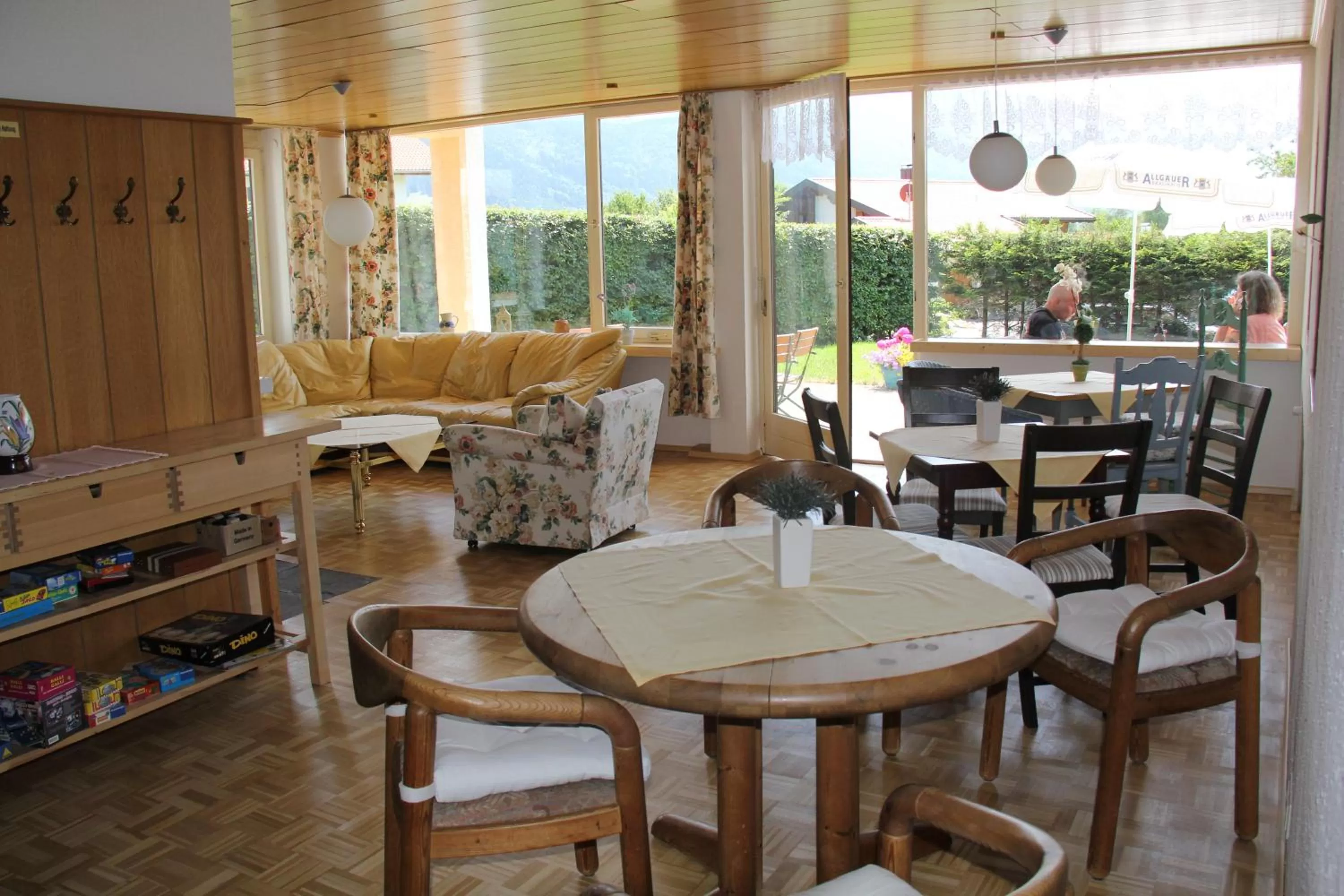 Communal lounge/ TV room, Restaurant/Places to Eat in Hotel Alpenblick Berghof