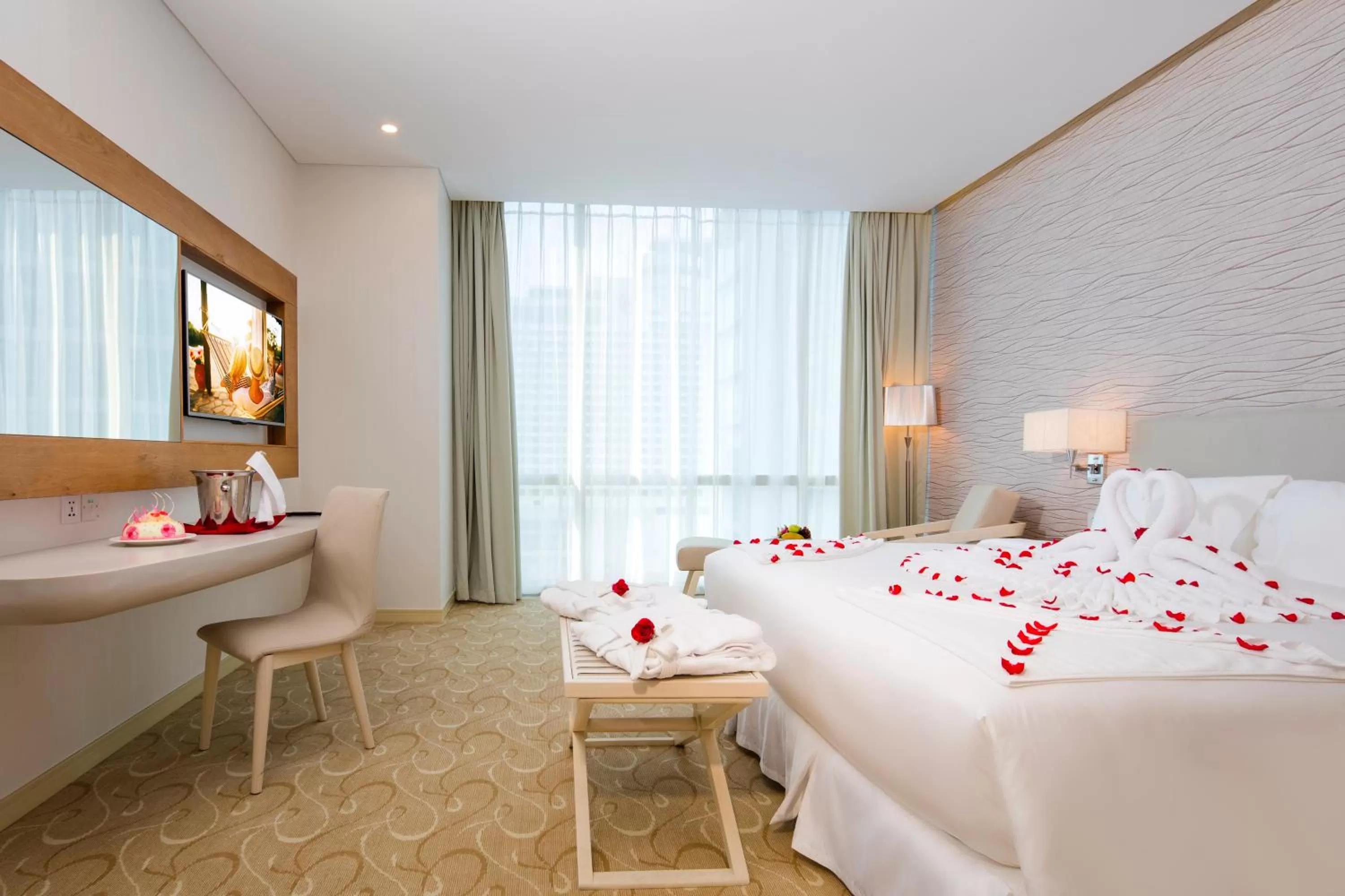 Bed in Diamond Bay Hotel