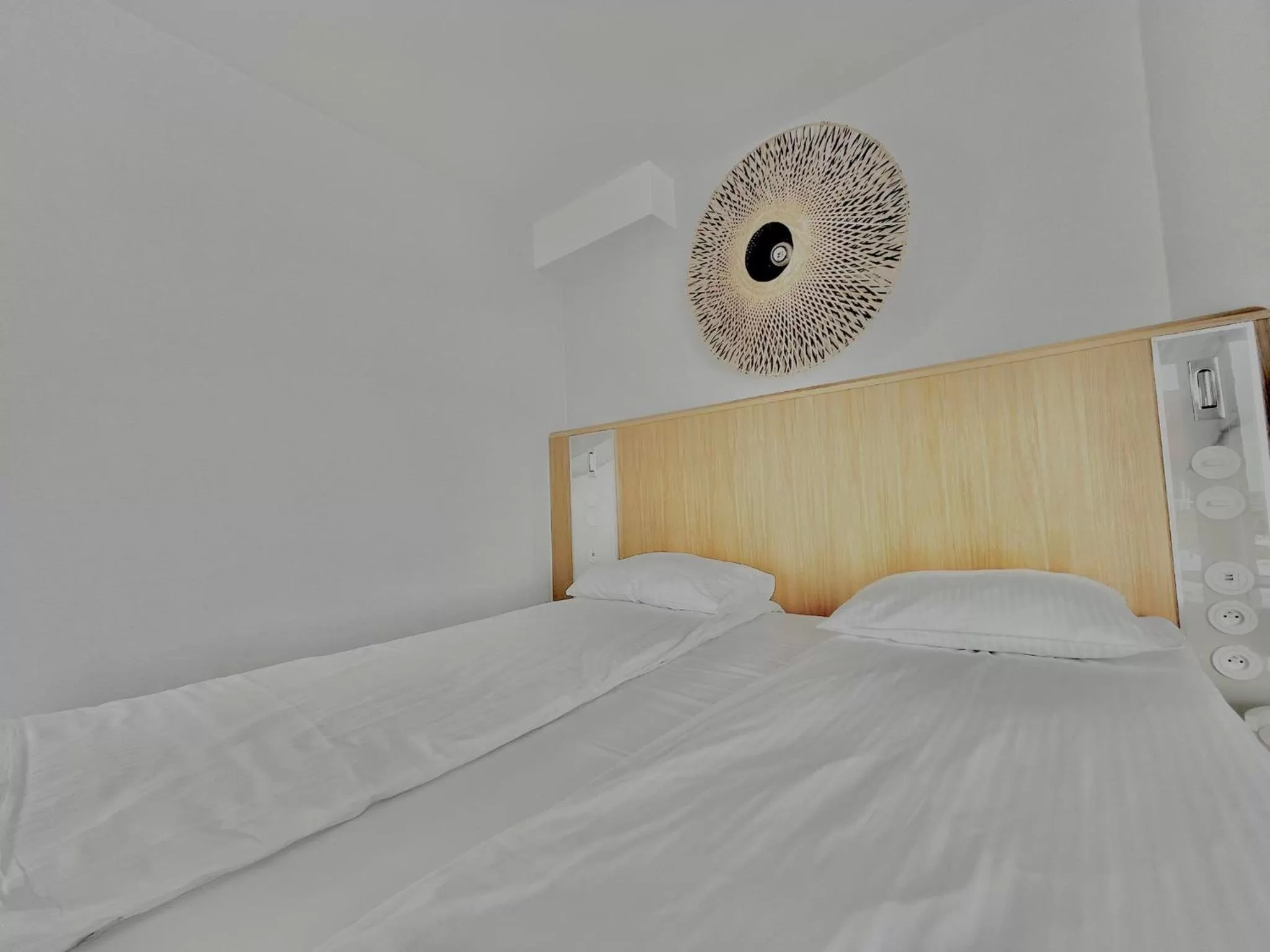 Photo of the whole room, Bed in Hotel Zhong Hua