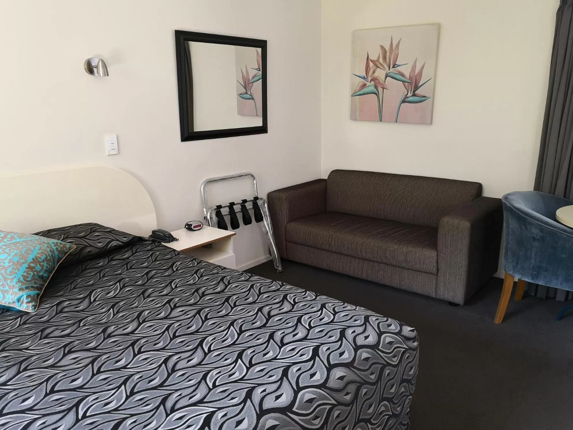 Bed in Annabelle Court Motel