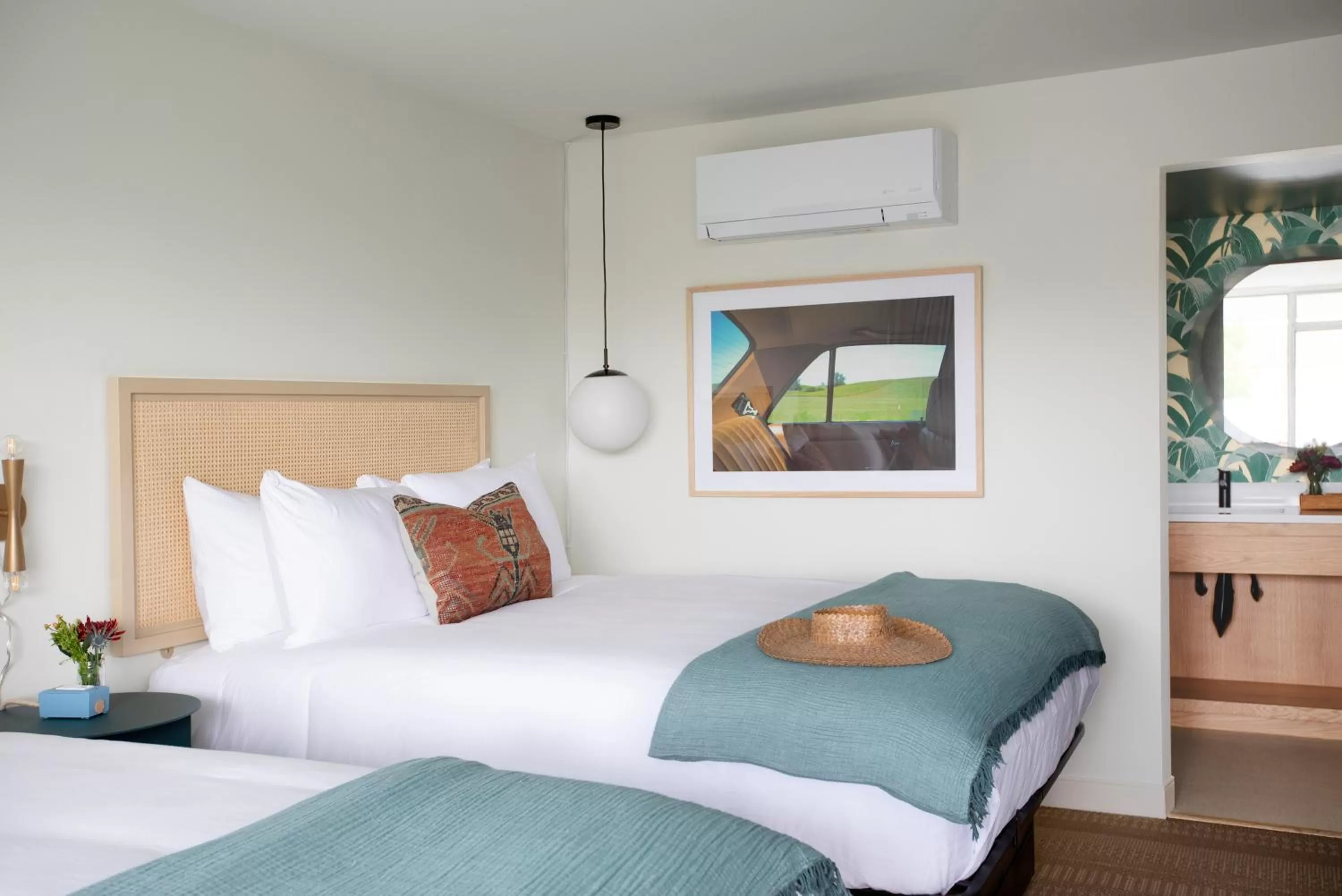 Bed in The Starlight Motor Inn