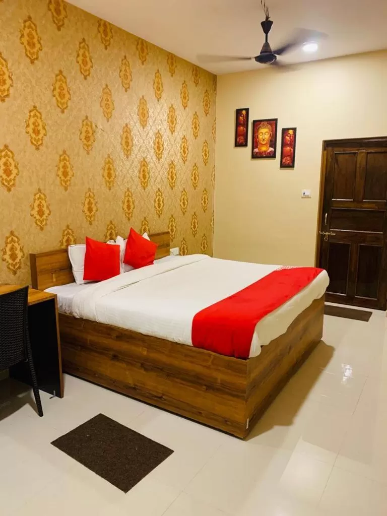 Bed in Hotel Neelkanth