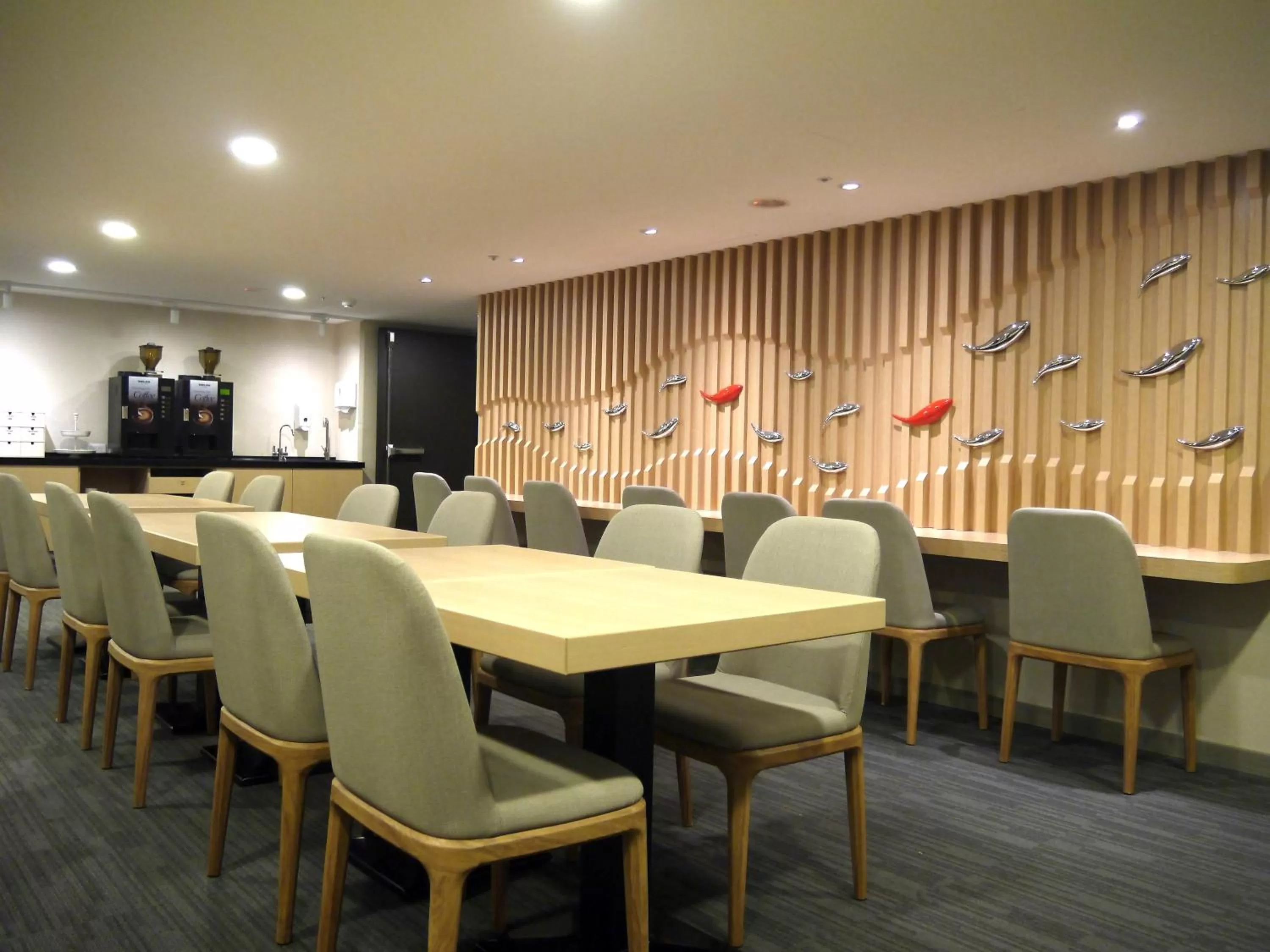 Communal lounge/ TV room in Eastin Taipei Hotel