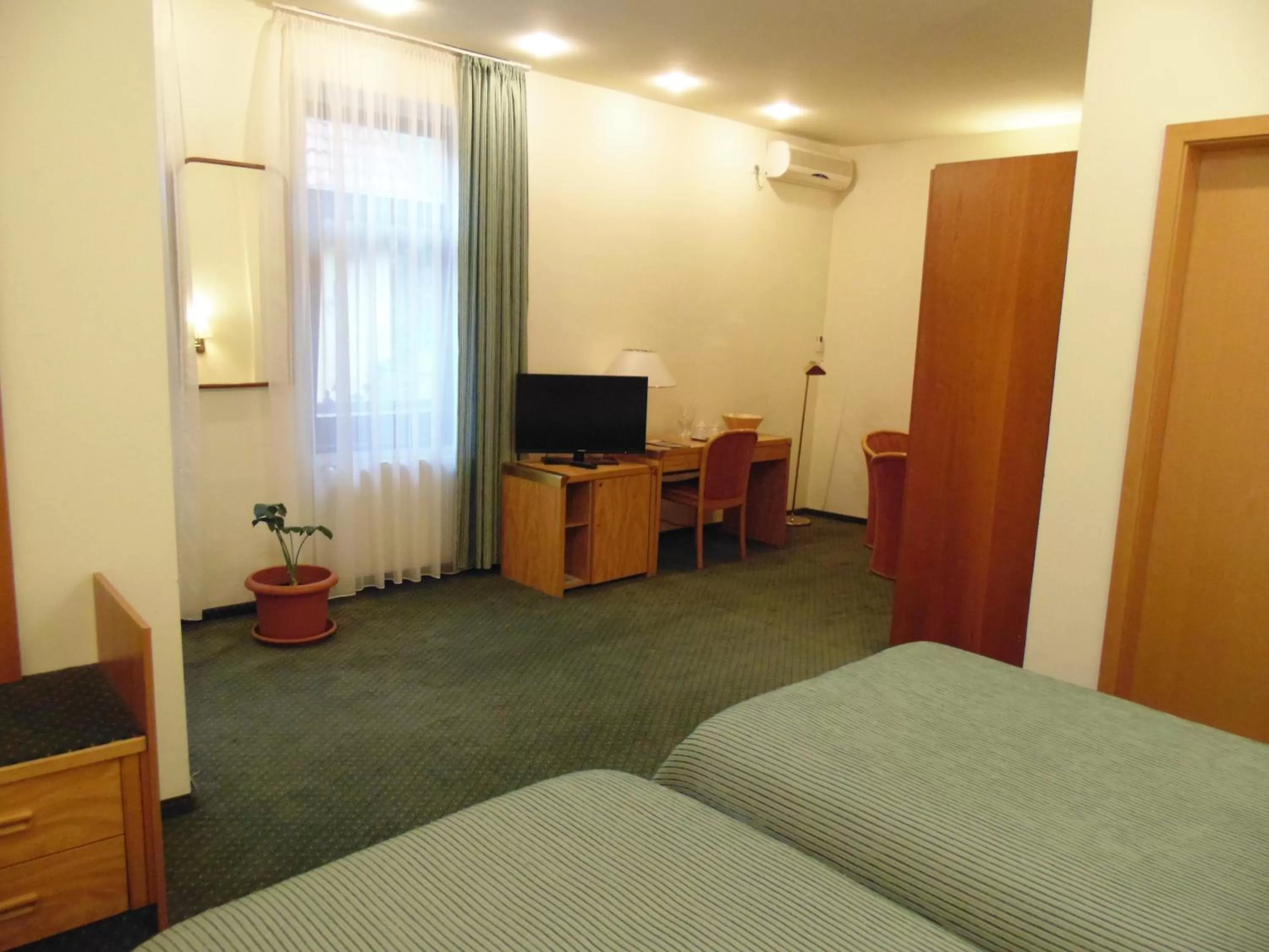 Bed in Curtea Brasoveana