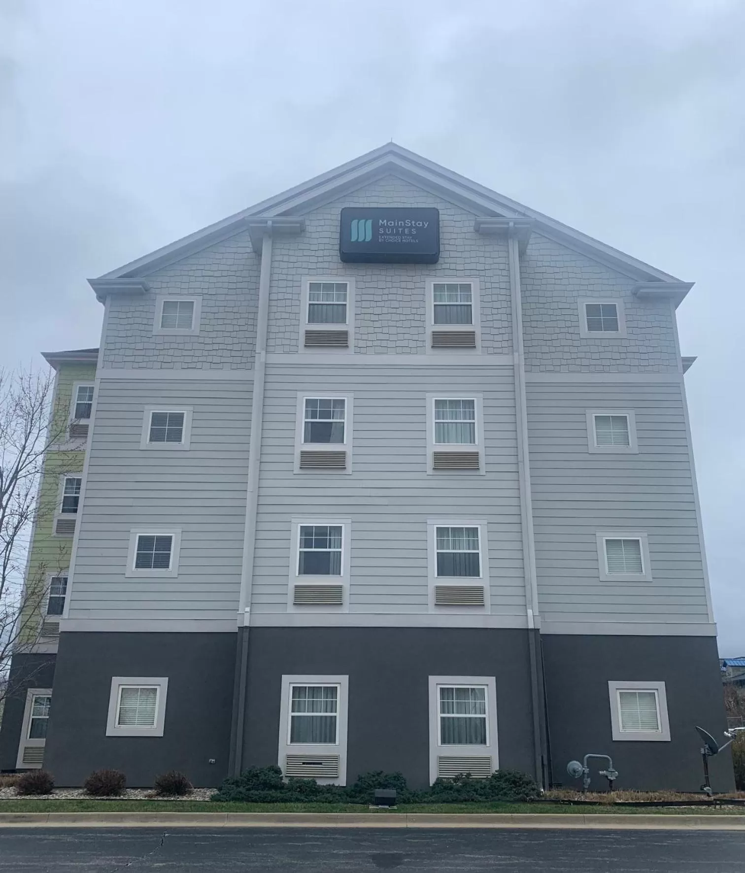 Property building in MainStay Suites St Robert - Fort Leonard Wood