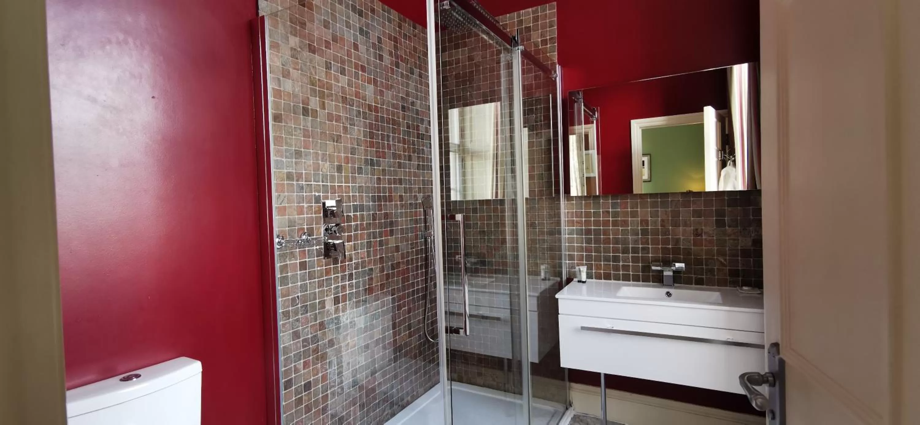 Bathroom in Buccleuch and Queensberry Arms Hotel