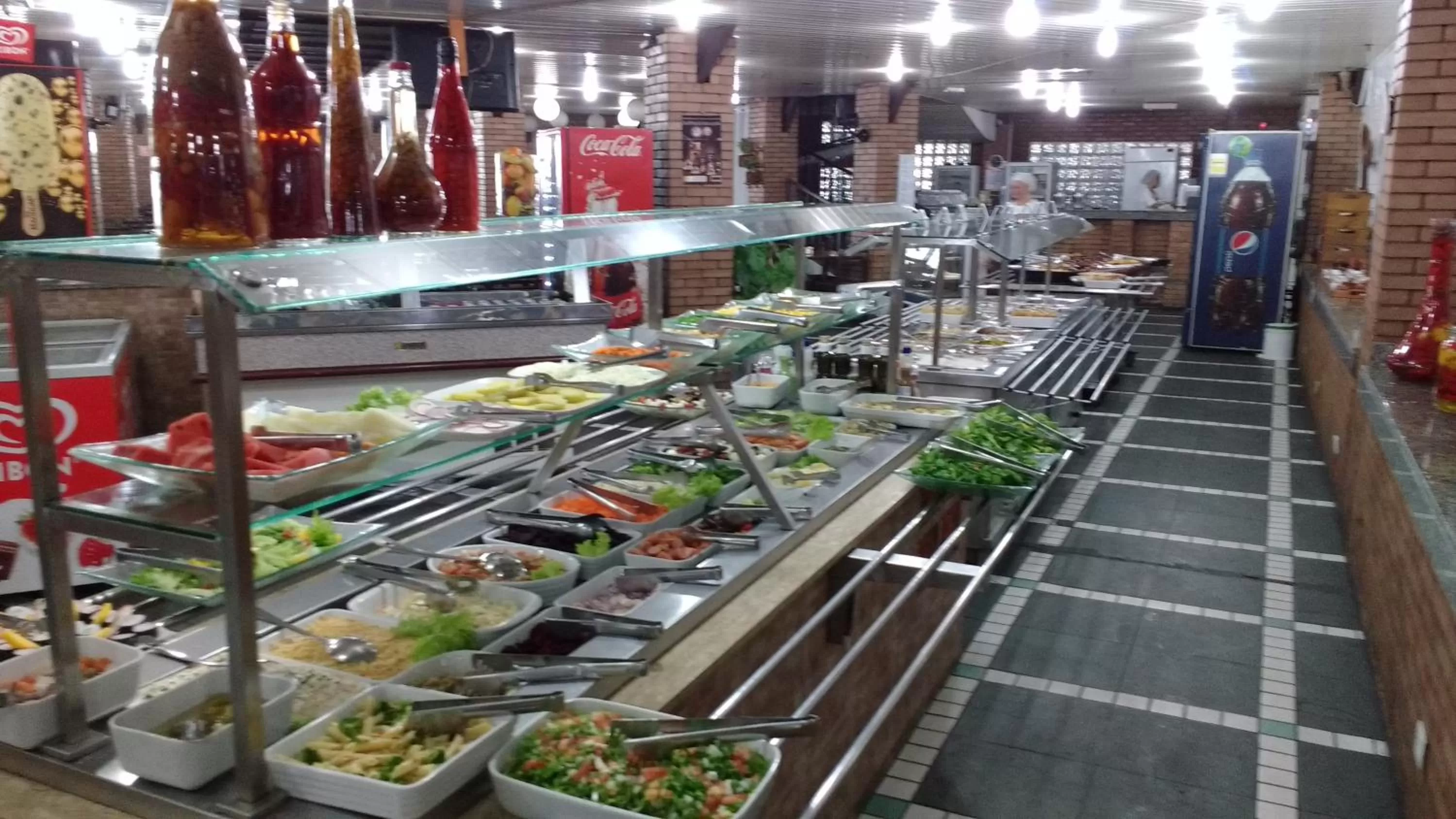 Restaurant/places to eat in Cumbipar King Hotel