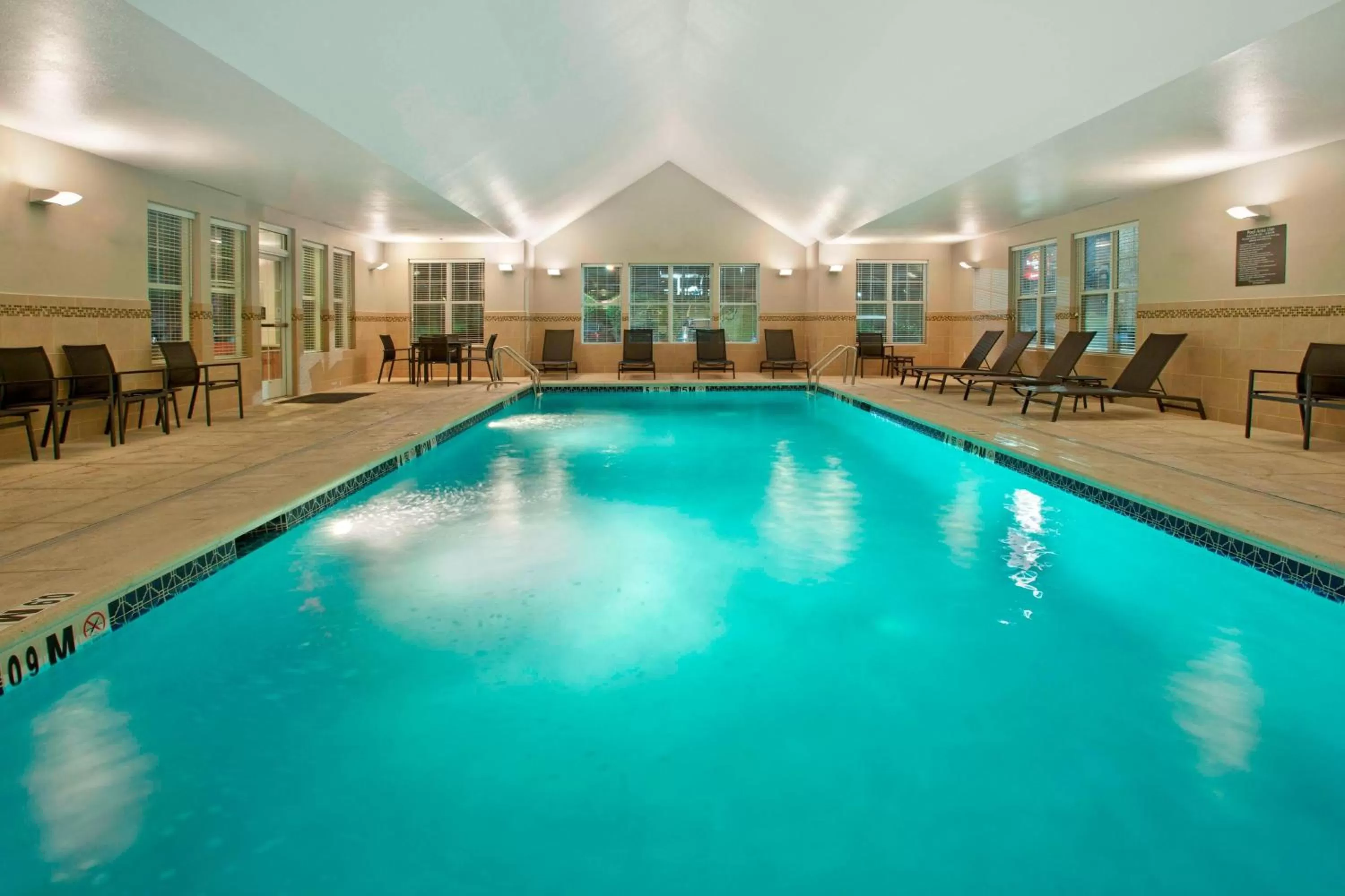 Swimming pool in Residence Inn Bridgewater Branchburg