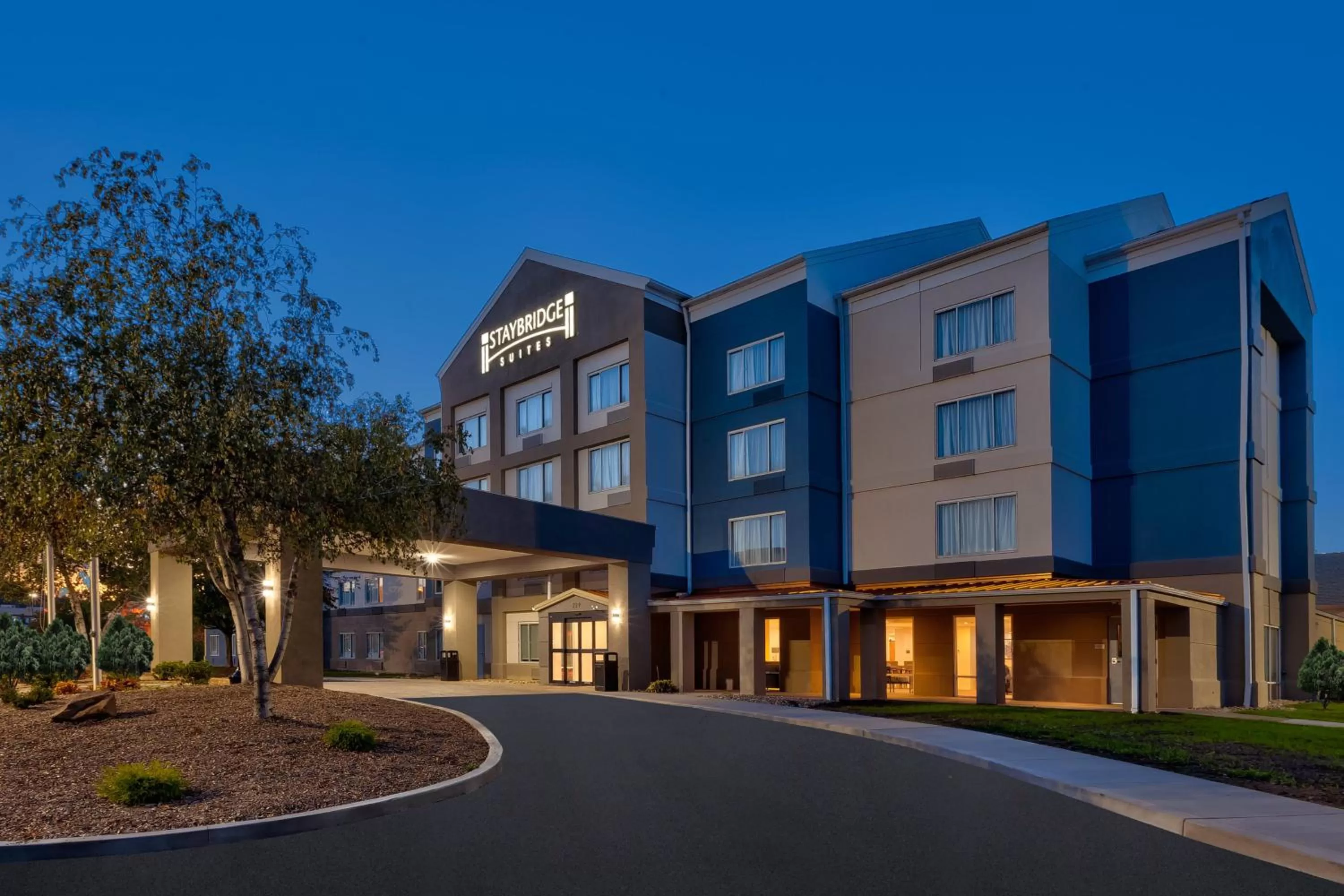 Property building in Staybridge Suites Pittsburgh Airport by IHG