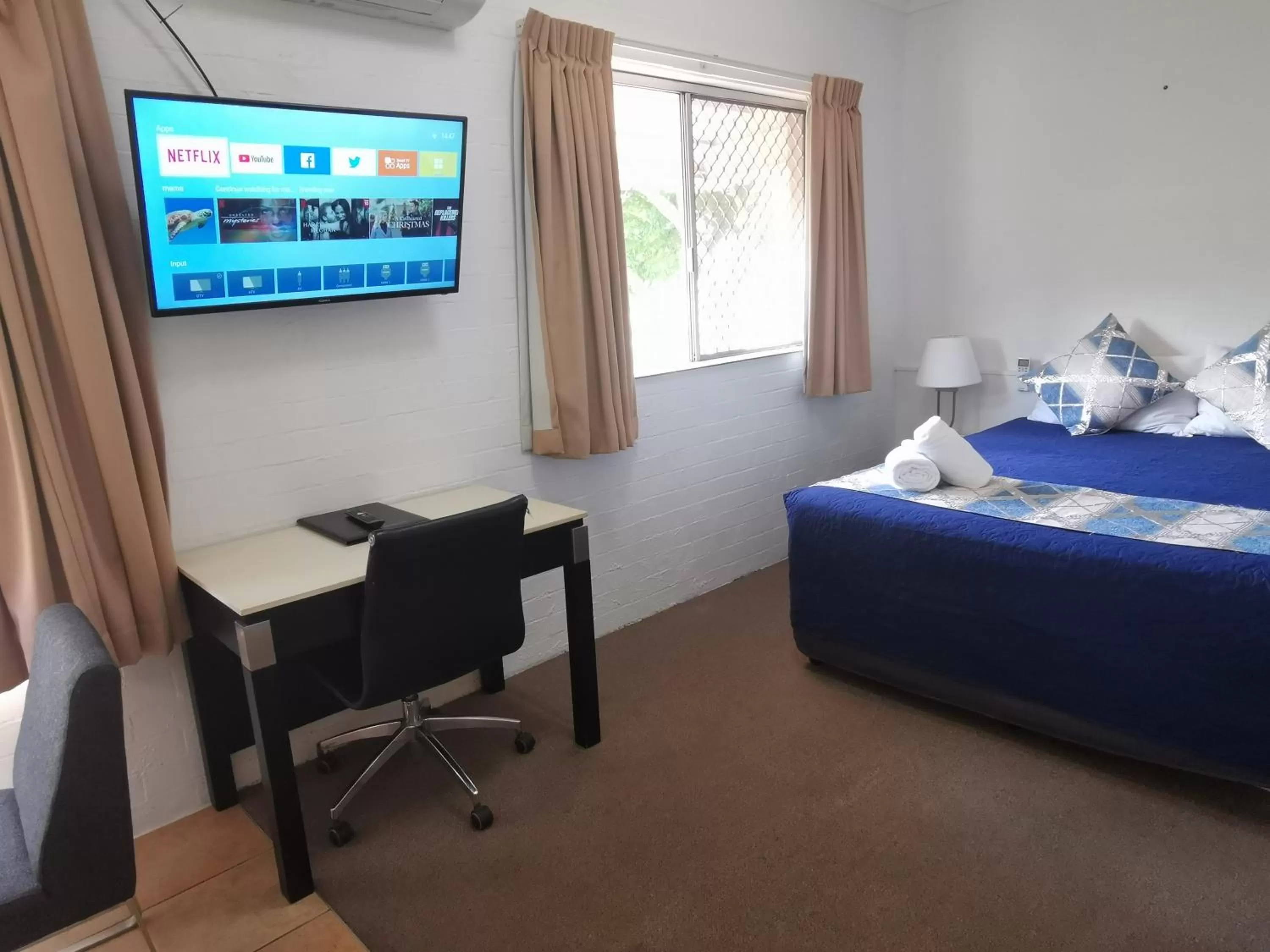 TV and multimedia, Bed in Leichhardt Motor Inn