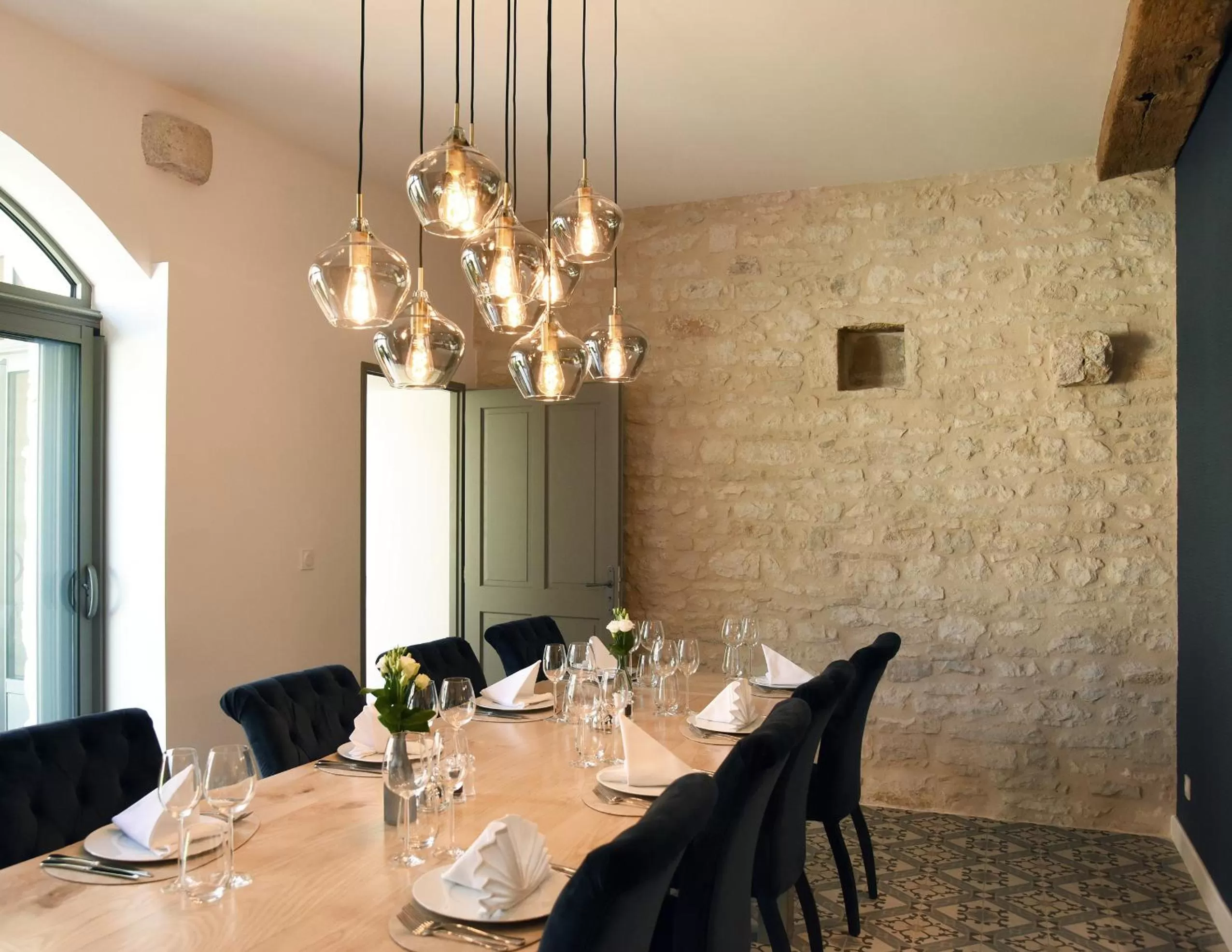 Restaurant/places to eat in Le Charles V