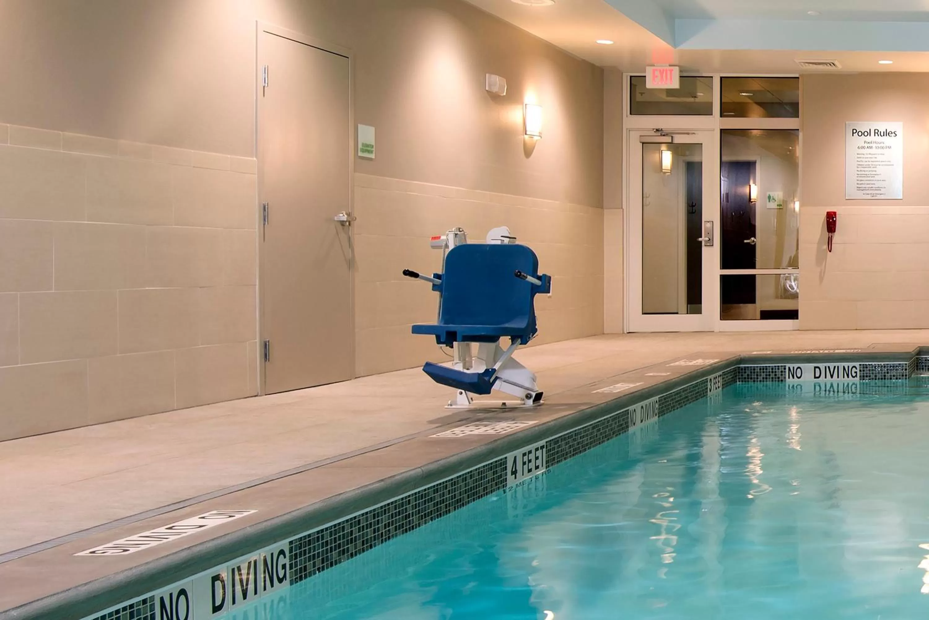 Swimming pool in Holiday Inn Indianapolis Airport by IHG