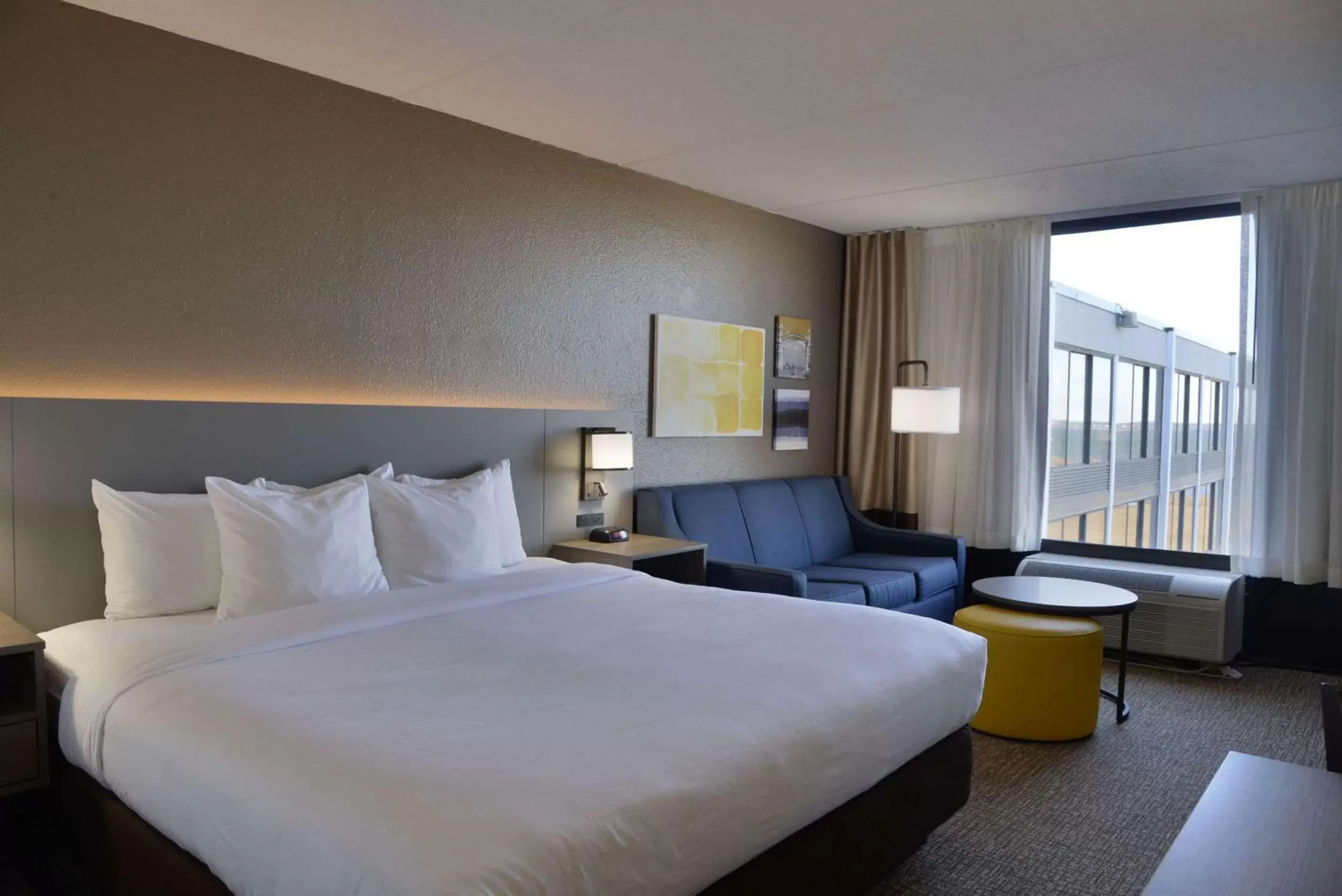 King Room with Spa Bath in Comfort Inn Gold Coast King Room with Spa Bath in Comfort Inn Gold Coast