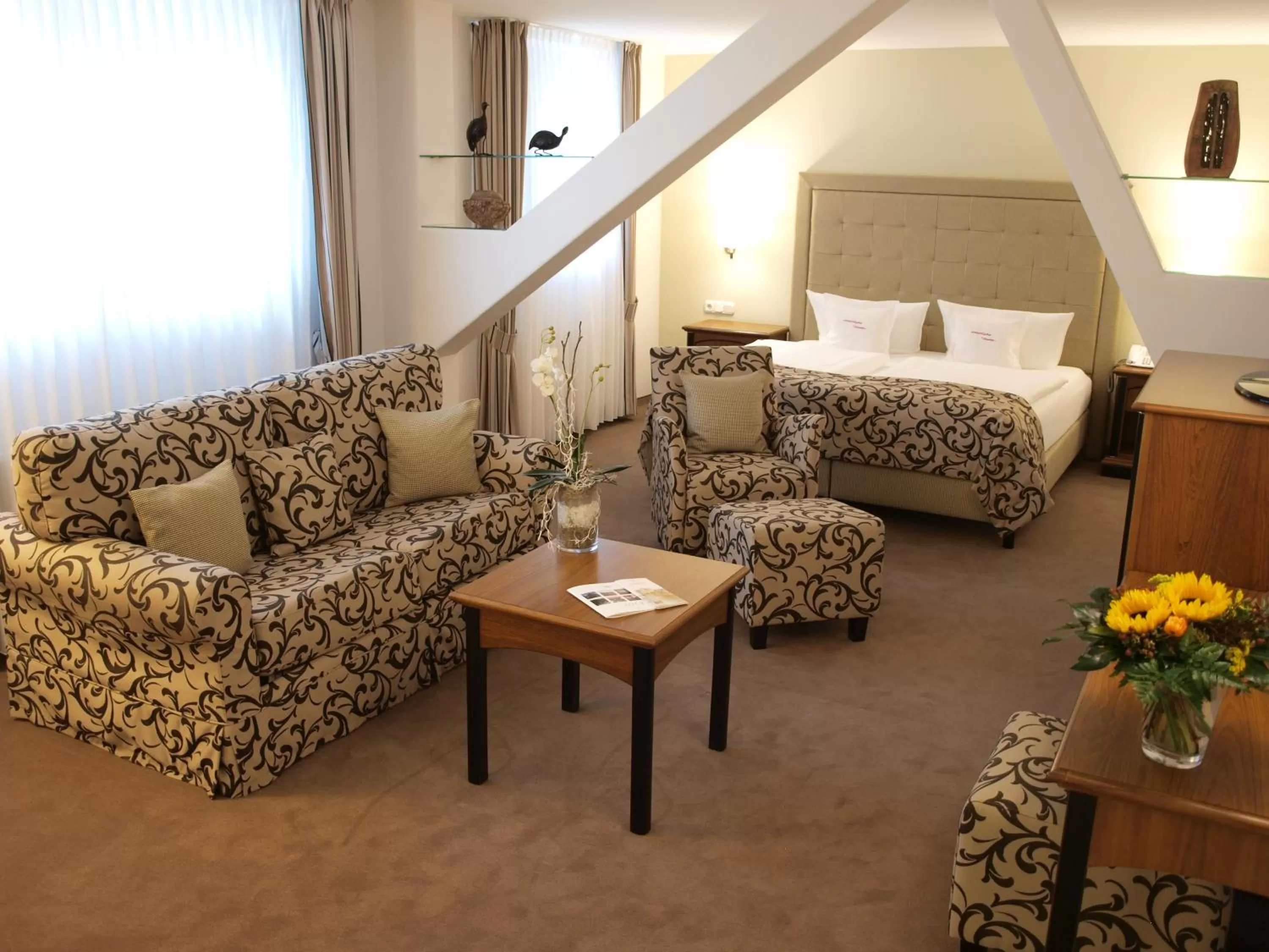 Photo of the whole room, Seating Area in Niemeyers Romantik Posthotel