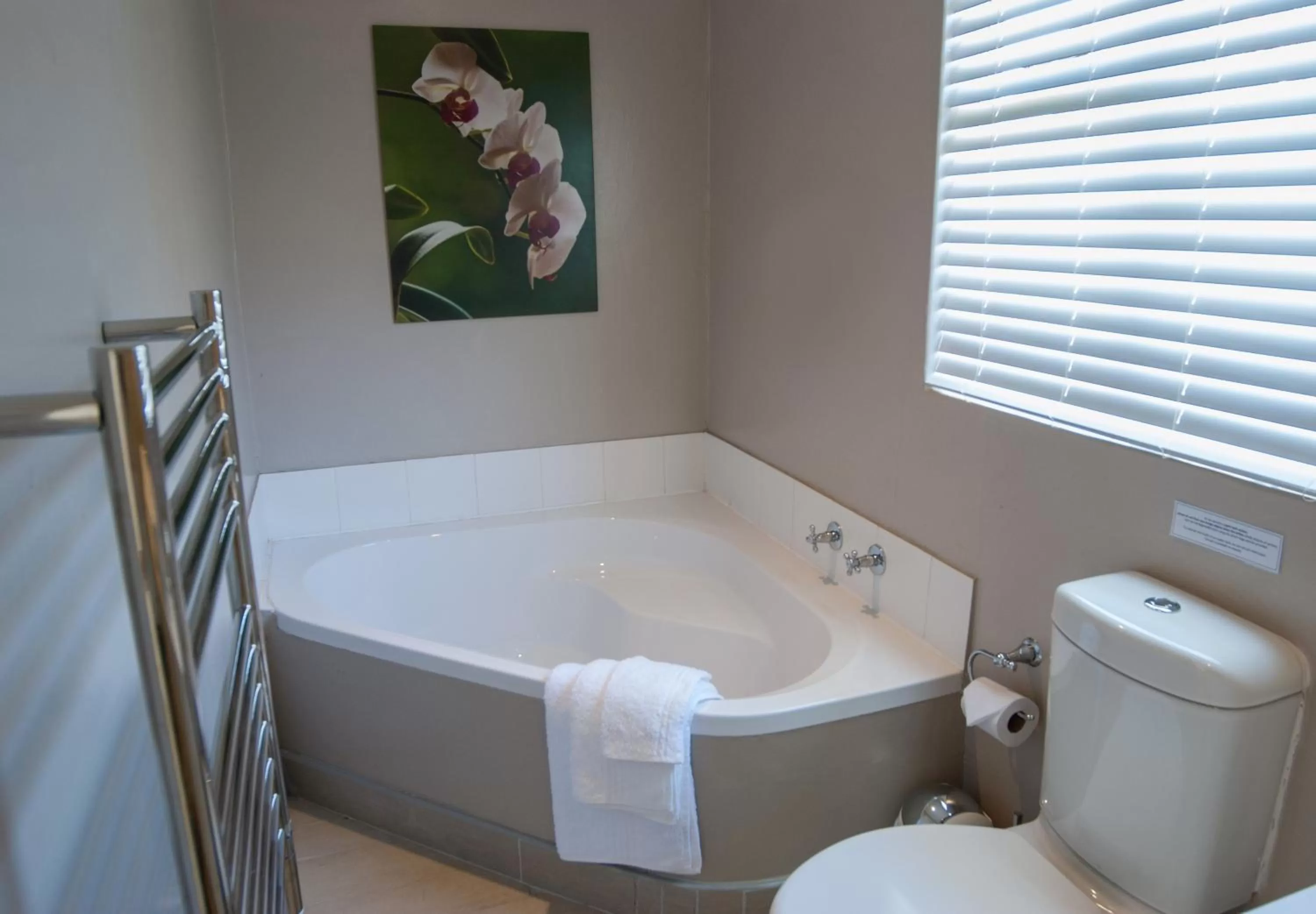 Bathroom in Sneezewood Farm Bed&Breakfast and Self-Catering Cottage