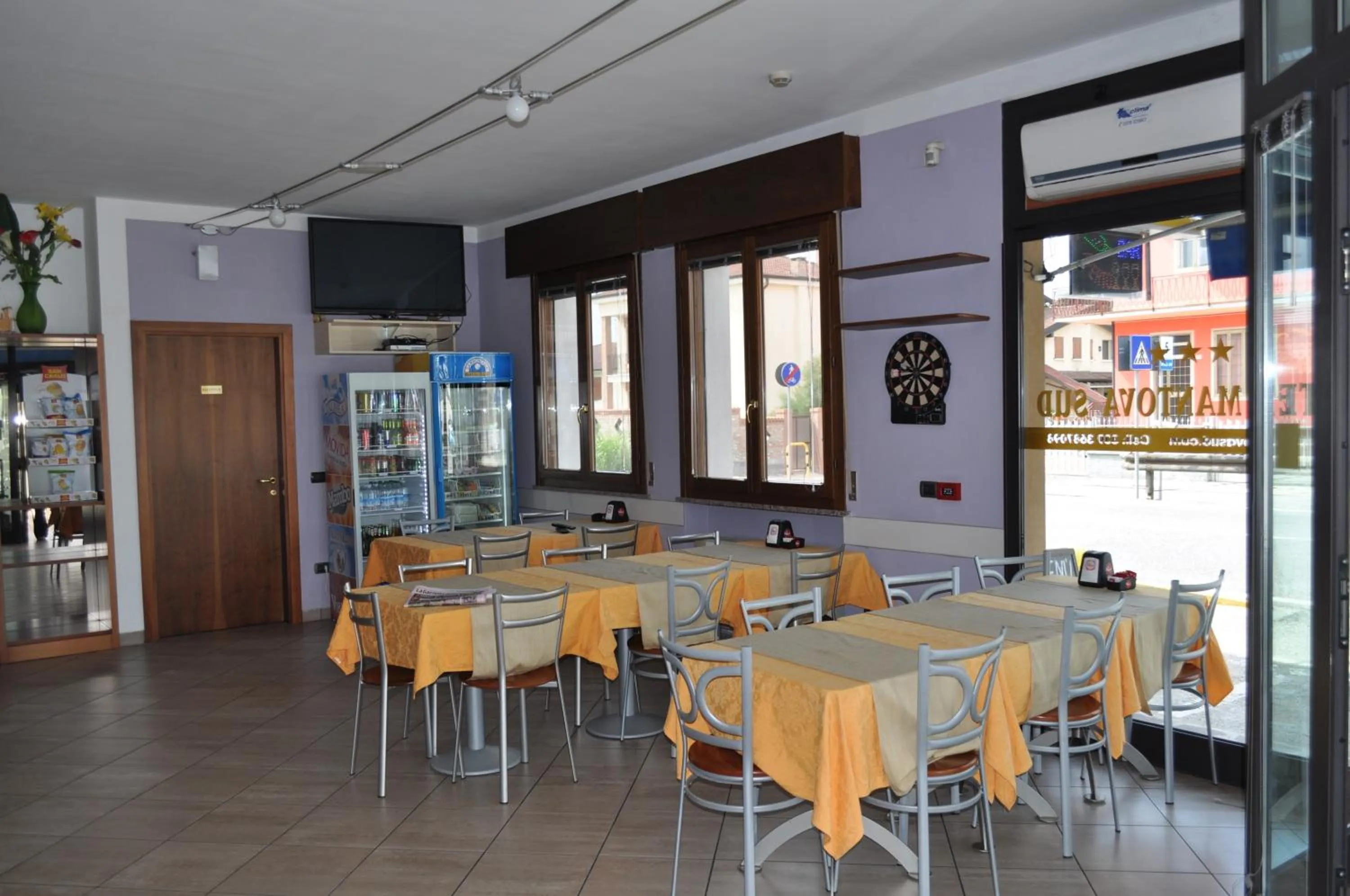 Restaurant/places to eat in Hotel Mantova Sud