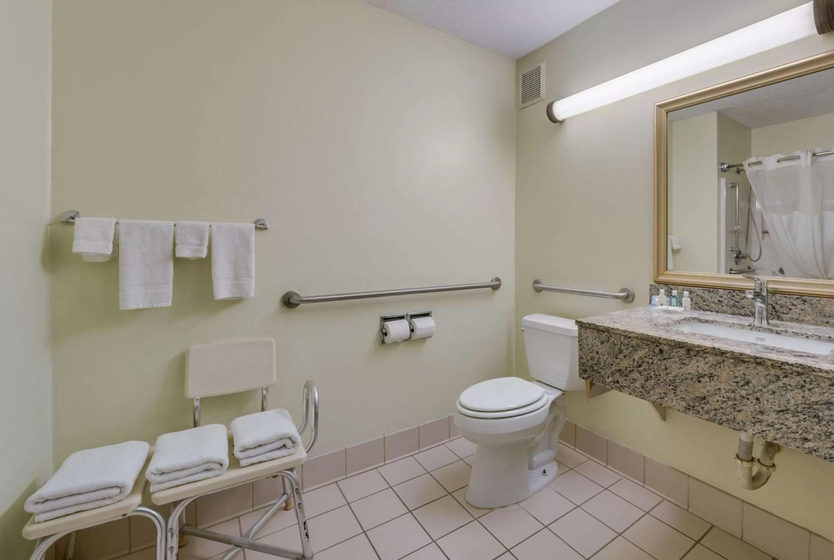 Bathroom in Quality Inn & Suites Sioux Falls South