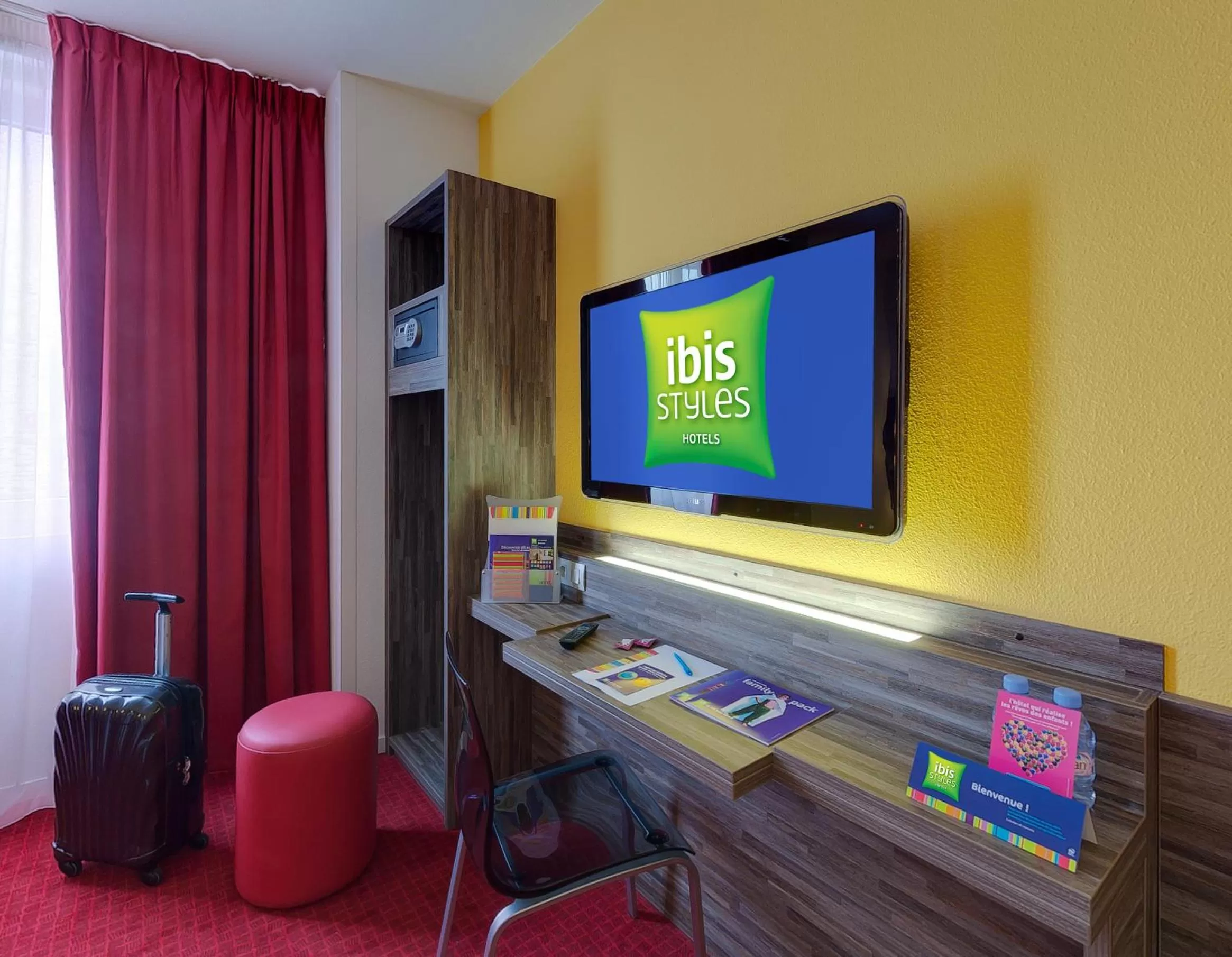 Seating area in ibis Styles Rennes Centre Gare Nord
