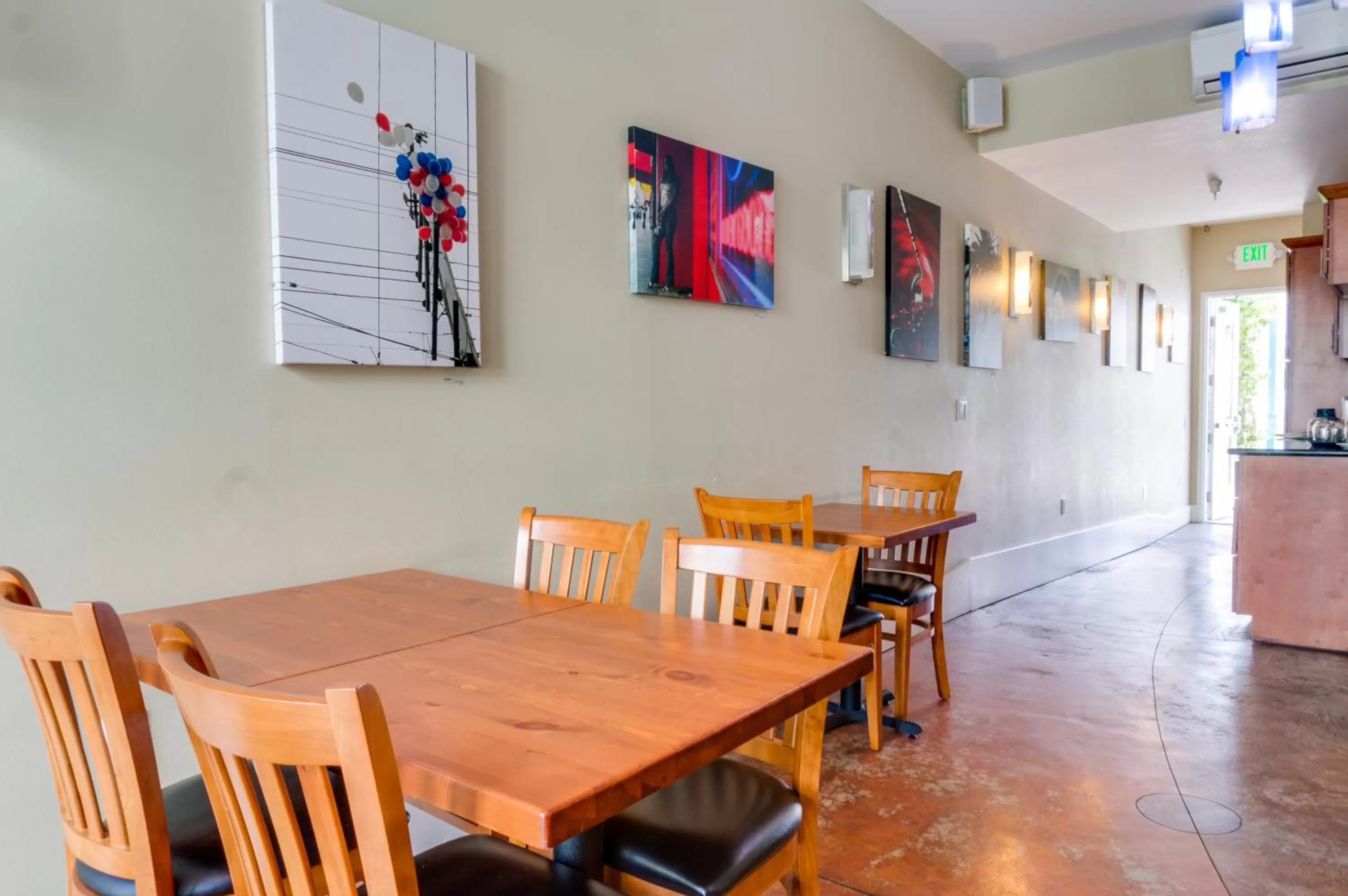 Restaurant/places to eat in Pacific Blue Inn