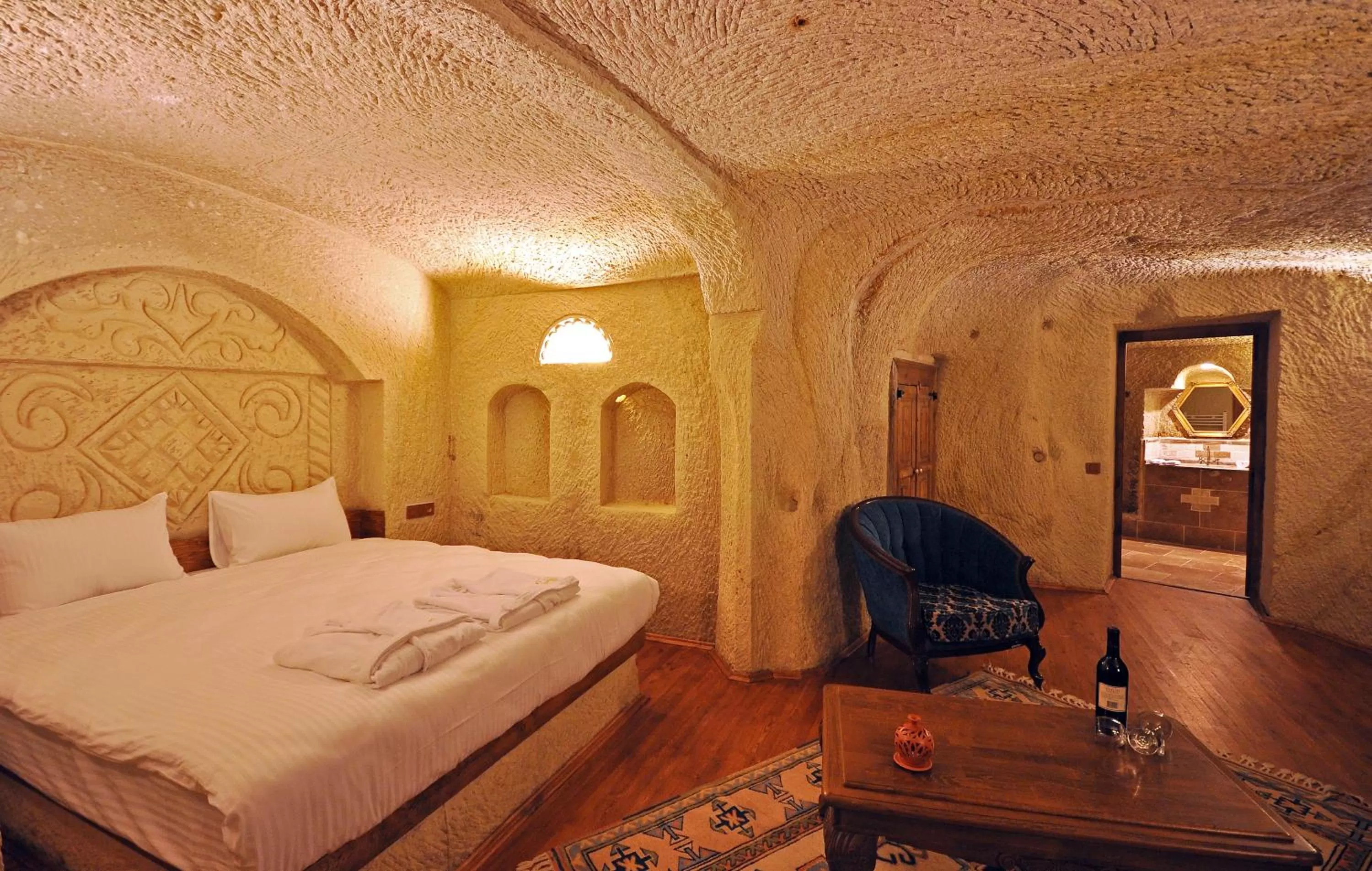 Photo of the whole room, Bed in Has Cave Konak