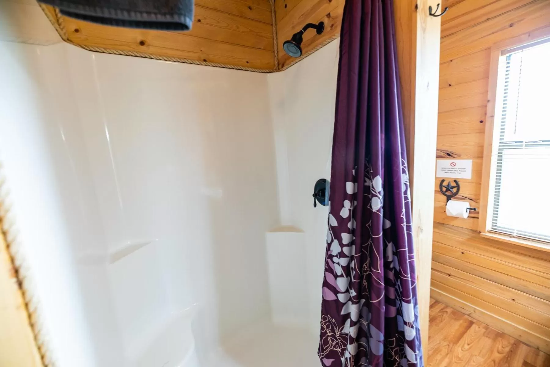 Shower in Walnut Canyon Cabins