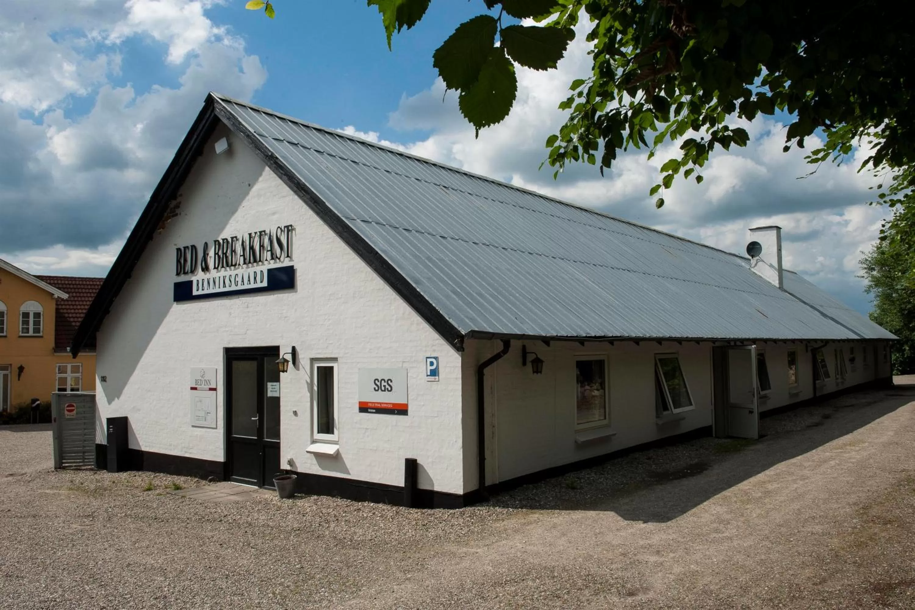 Facade/entrance, Property Building in Benniksgaard Bed & Breakfast