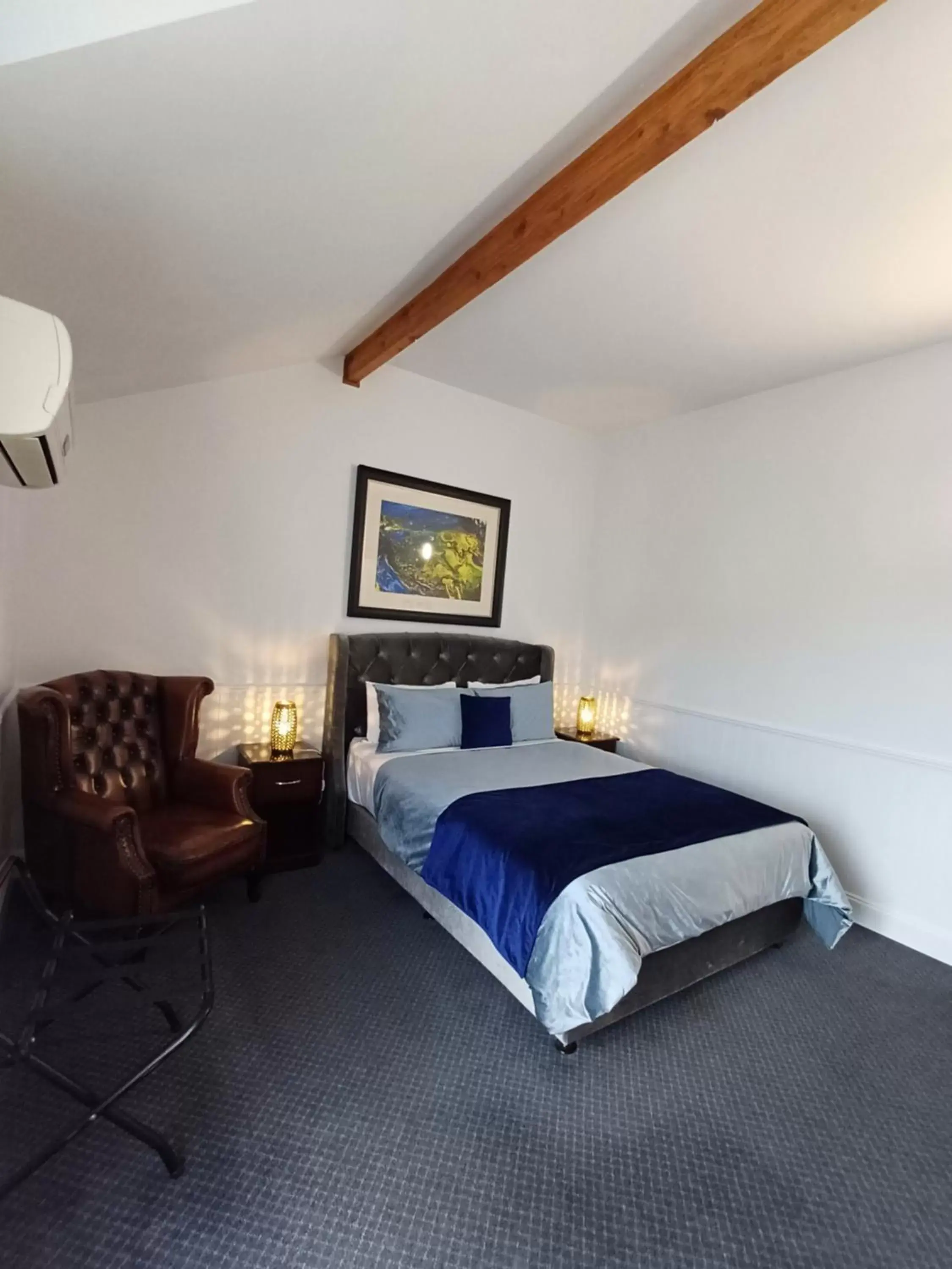 Queen Room with Balcony in Art Hotel on York Queen Room with Balcony in Art Hotel on York