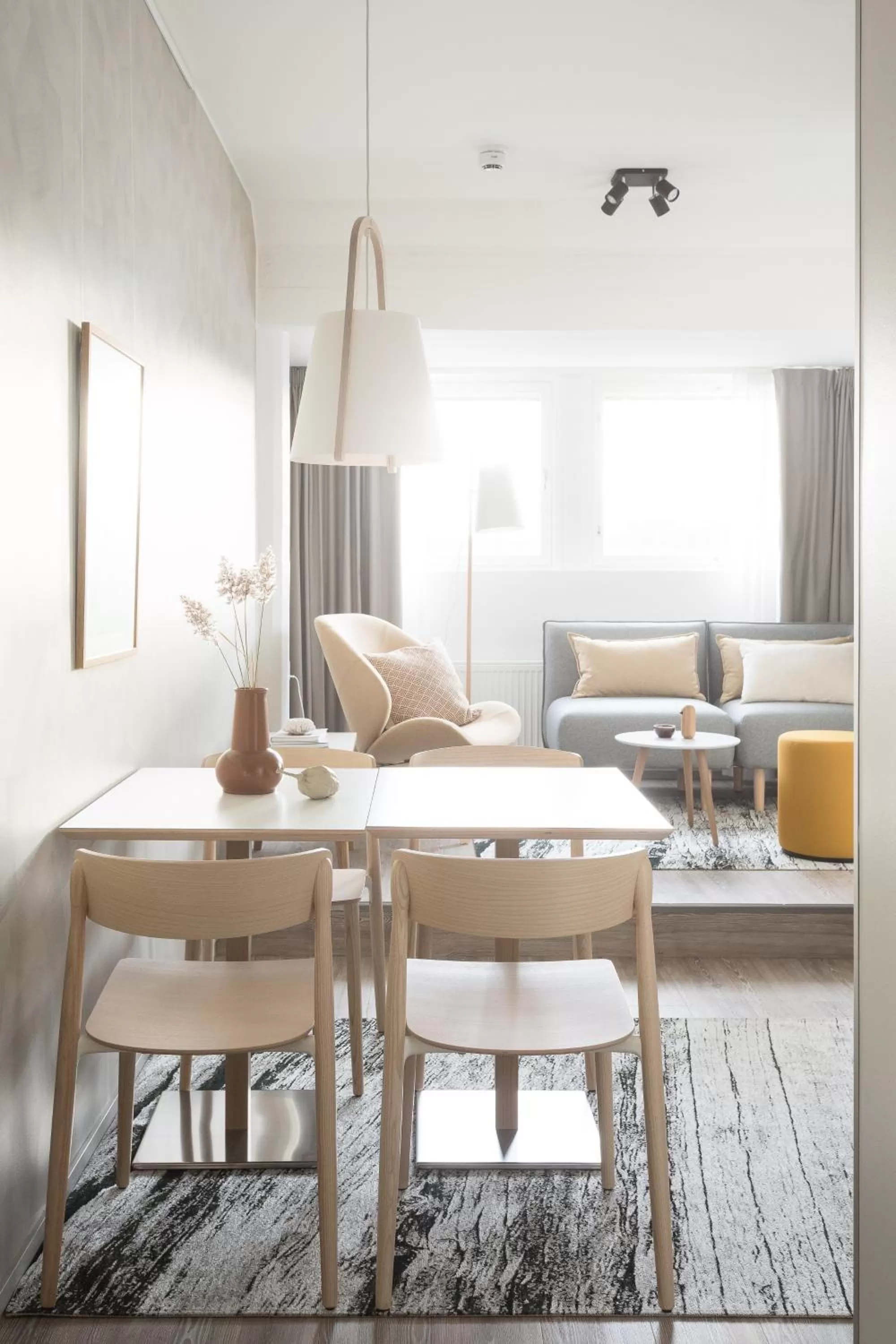 Photo of the whole room in Noli Katajanokka