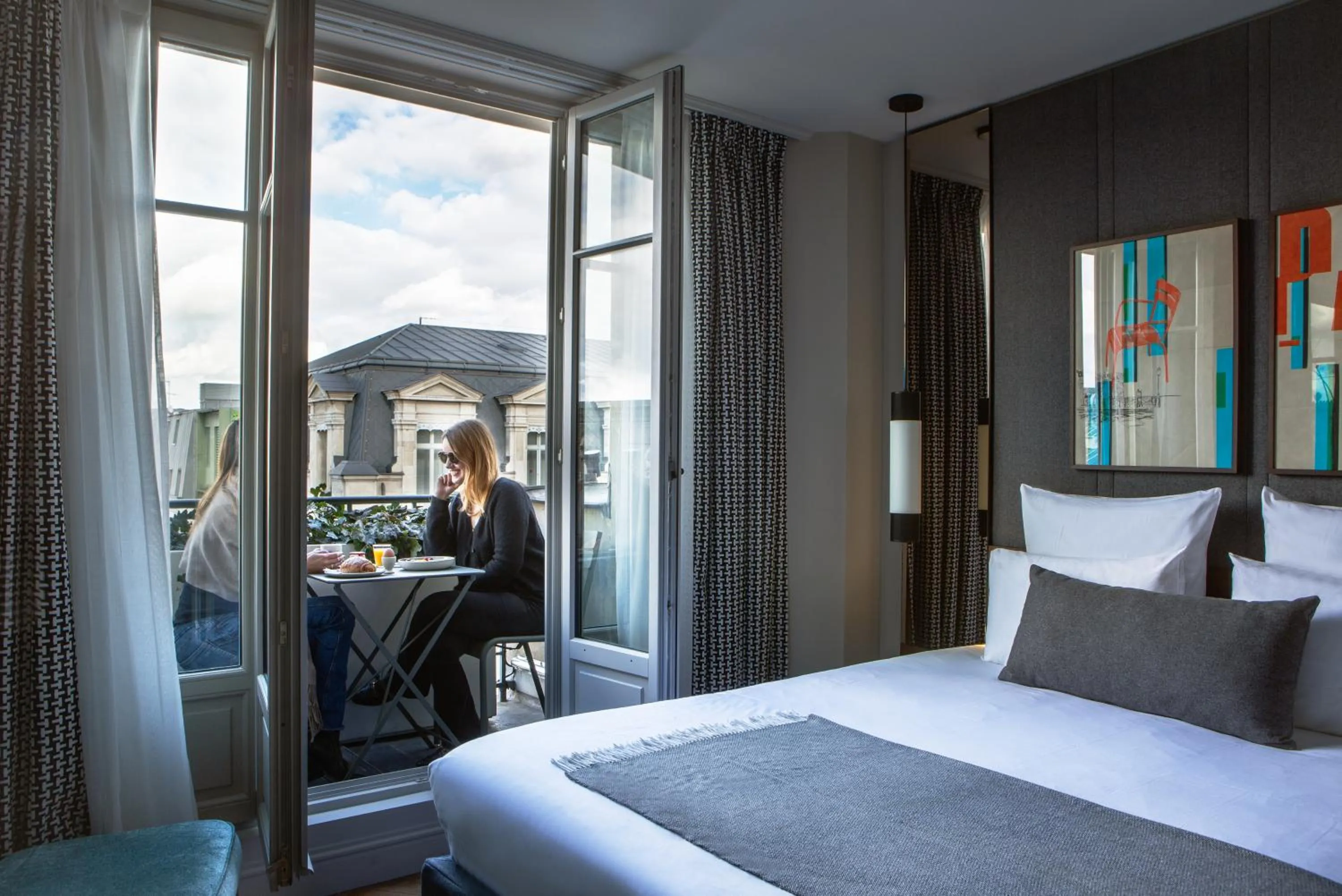 View (from property/room), Bed in Hotel Flanelles Paris