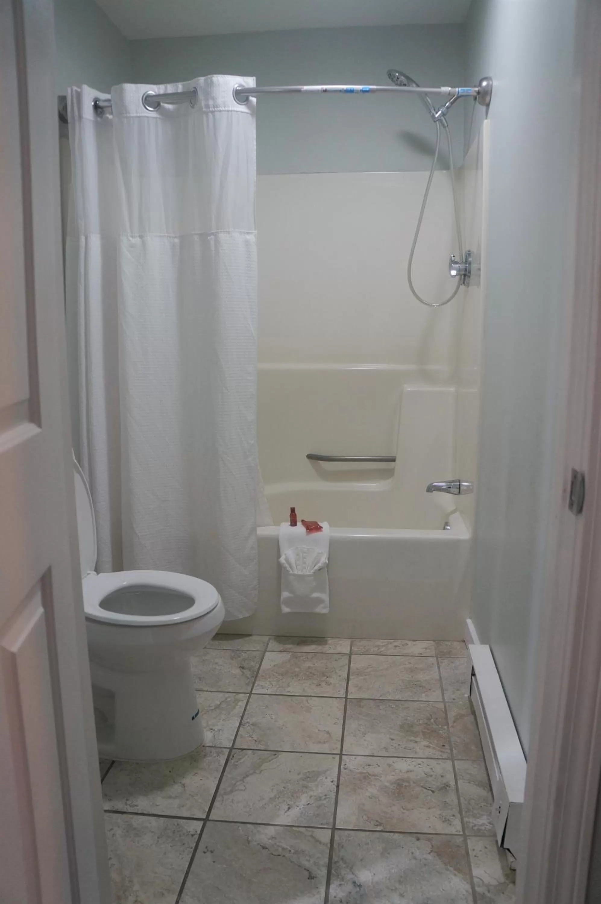 Bath in Classic Motor Lodge Providence - West Greenwich