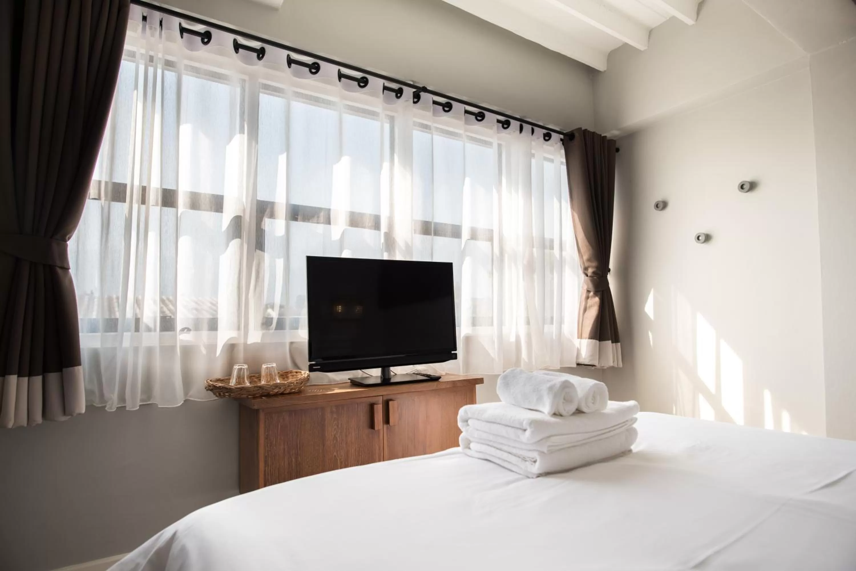 Day, Bed in Thapae Happy House