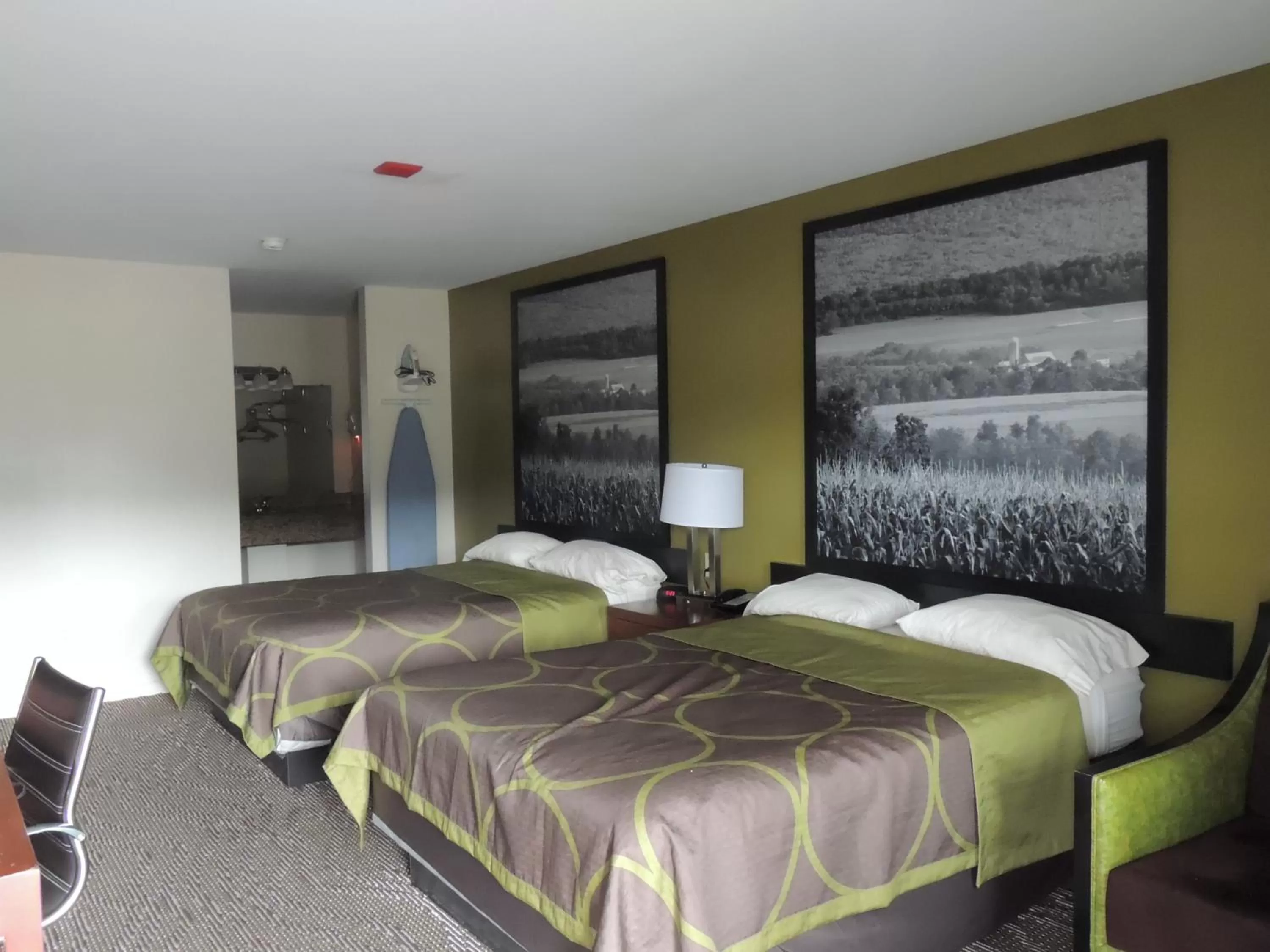 Bedroom, Bed in Super 8 by Wyndham Mifflinville Near Bloomsburg