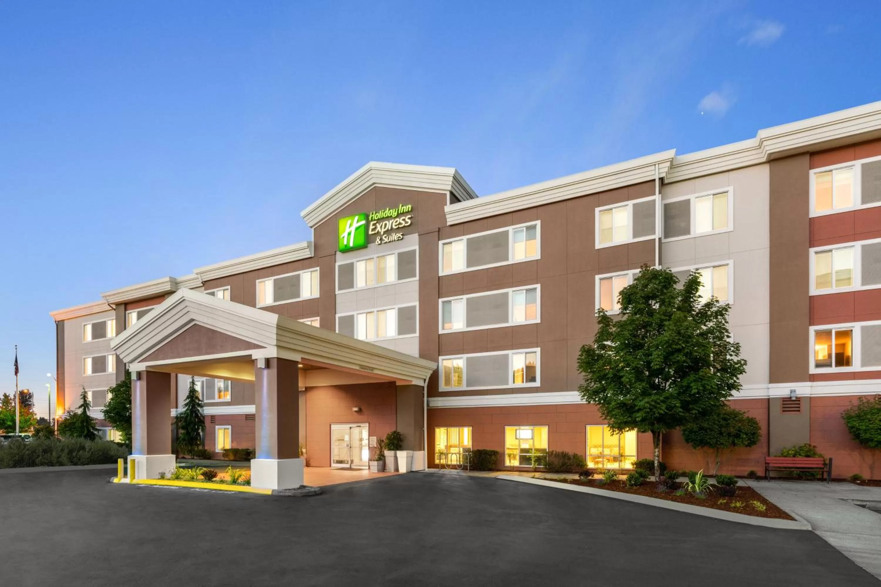 Property building in Holiday Inn Express and Suites Sumner by IHG