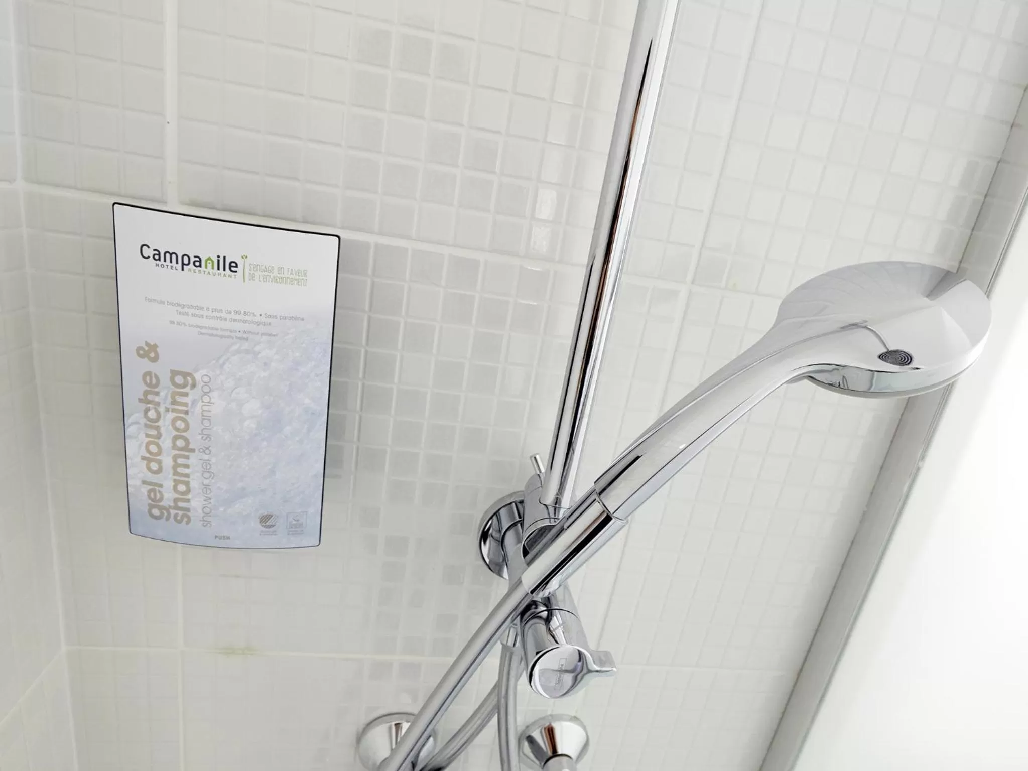 Shower in Campanile Lille Euralille