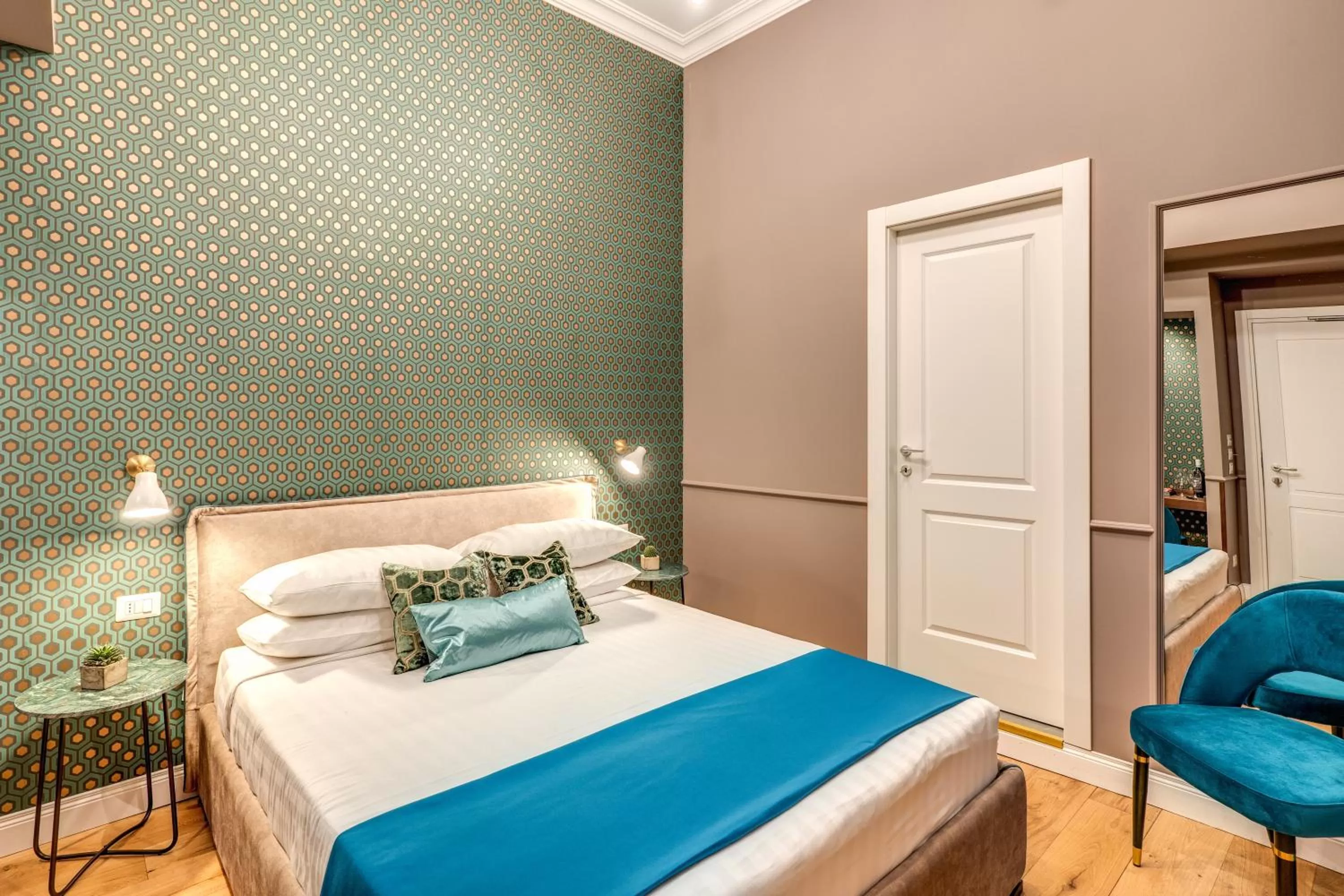 Bed in Tree Charme Parliament Boutique Hotel