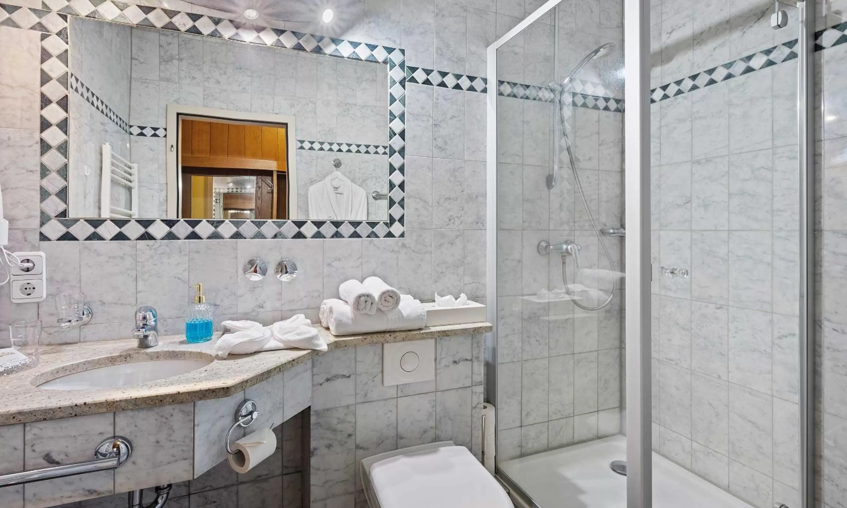 Bathroom in Hotel St Leonhard