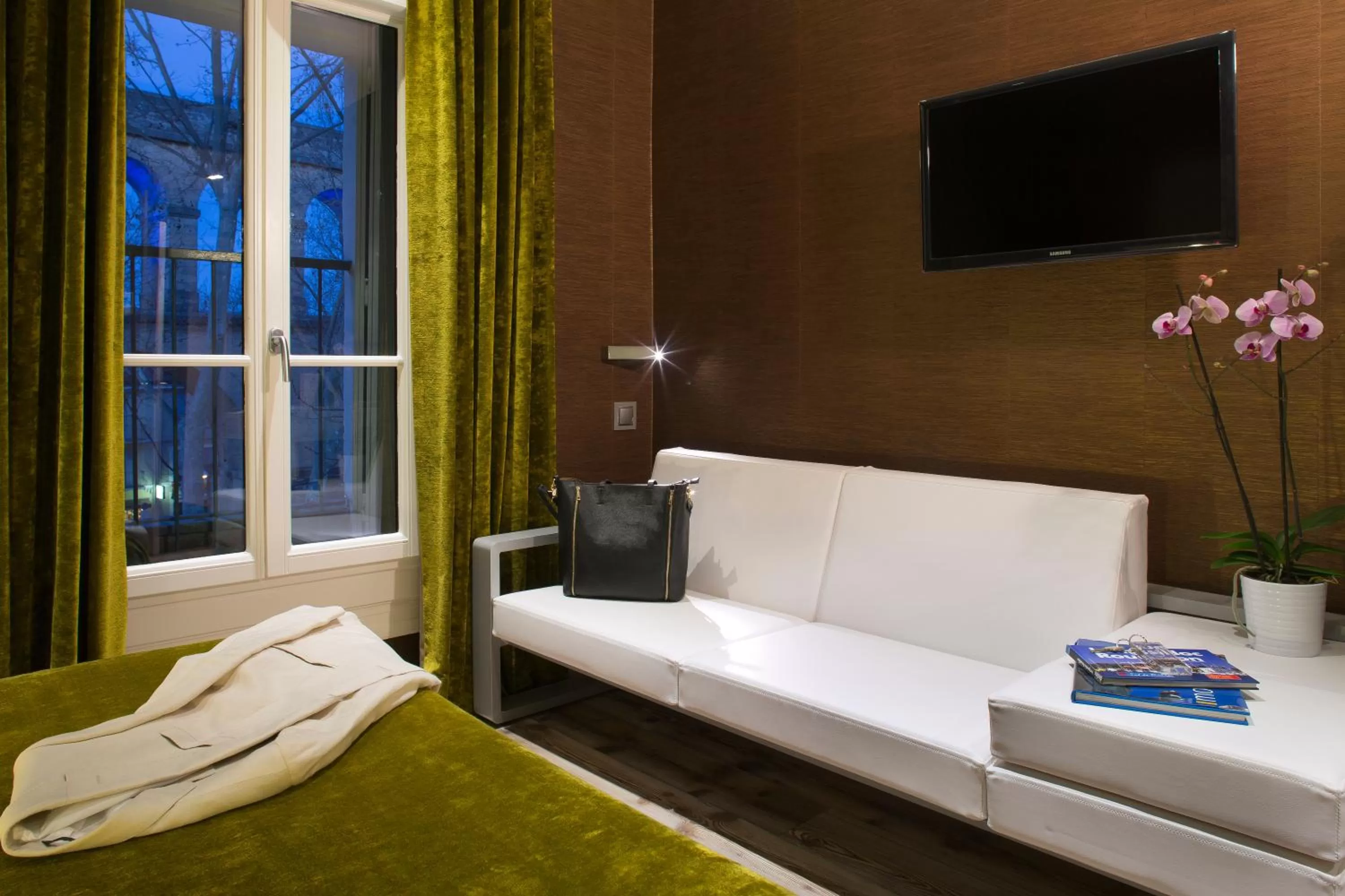 Bed in Hotel des Arceaux