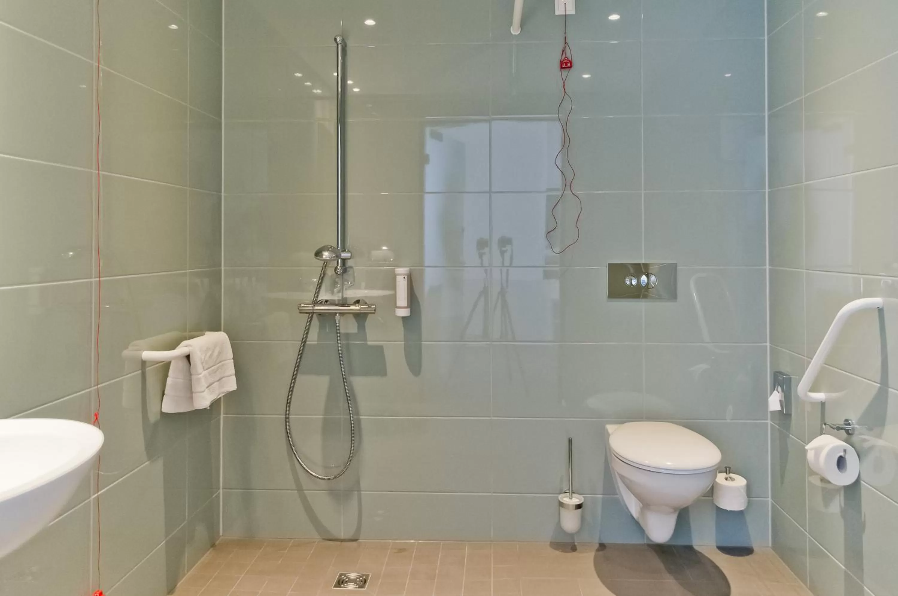 Toilet in Super 8 by Wyndham Munich City West