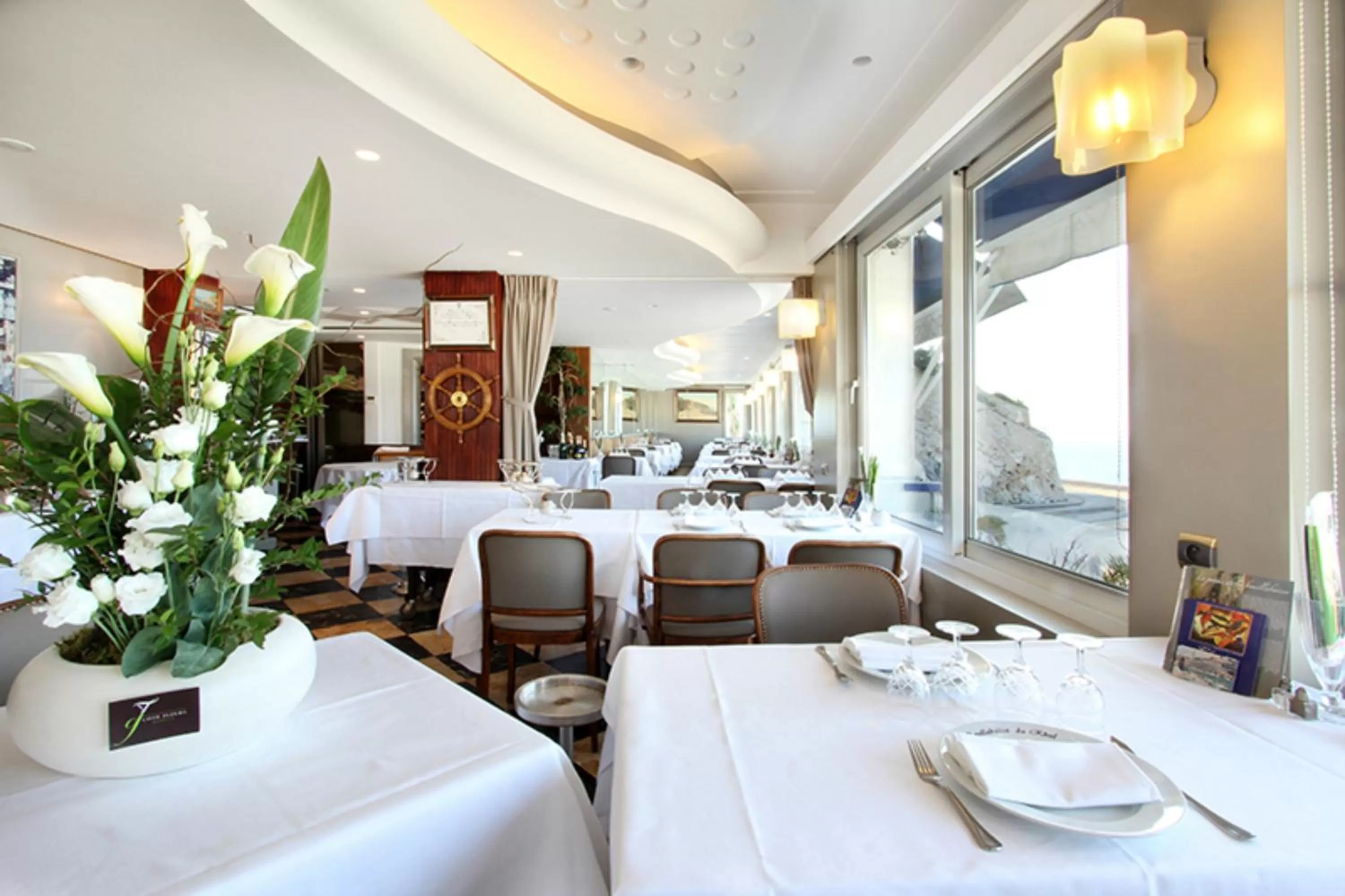 Restaurant/places to eat in Le Rhul